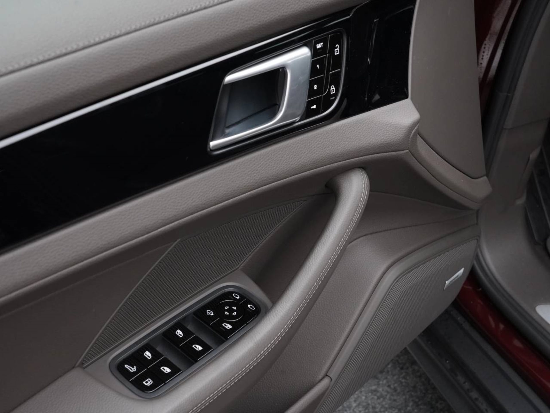 PORSCHE Panamera 4 E-Hybrid Sport Turismo-image-19