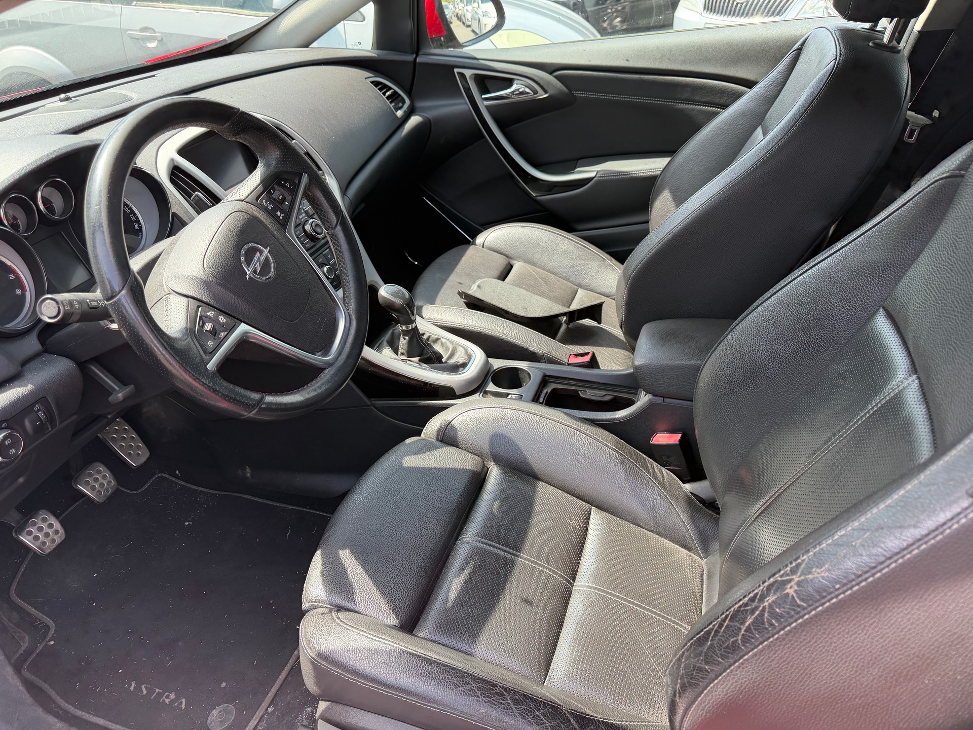 OPEL Astra GTC 1.6i 16V Sport-image-8
