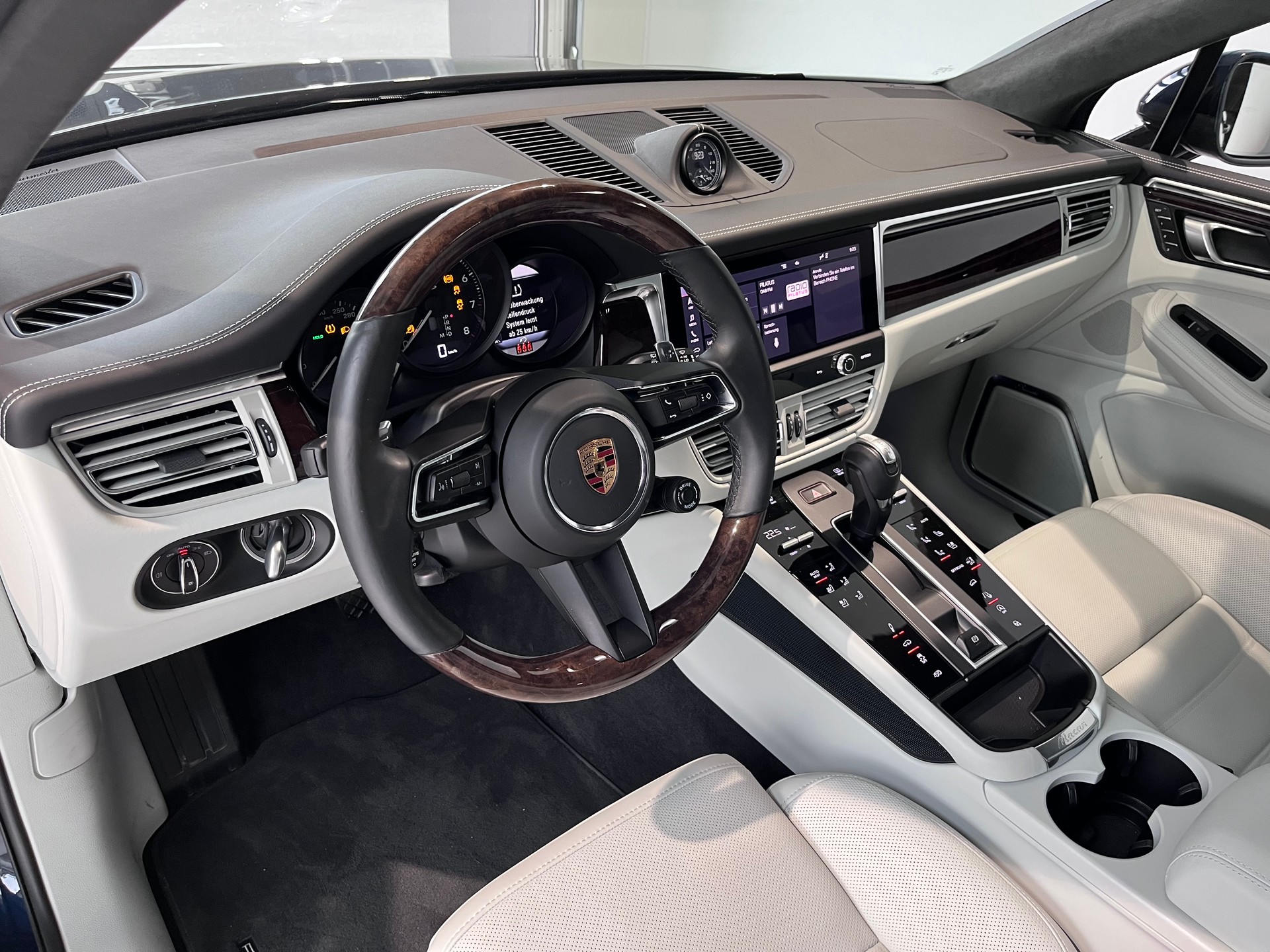 PORSCHE Macan GTS PDK-image-4