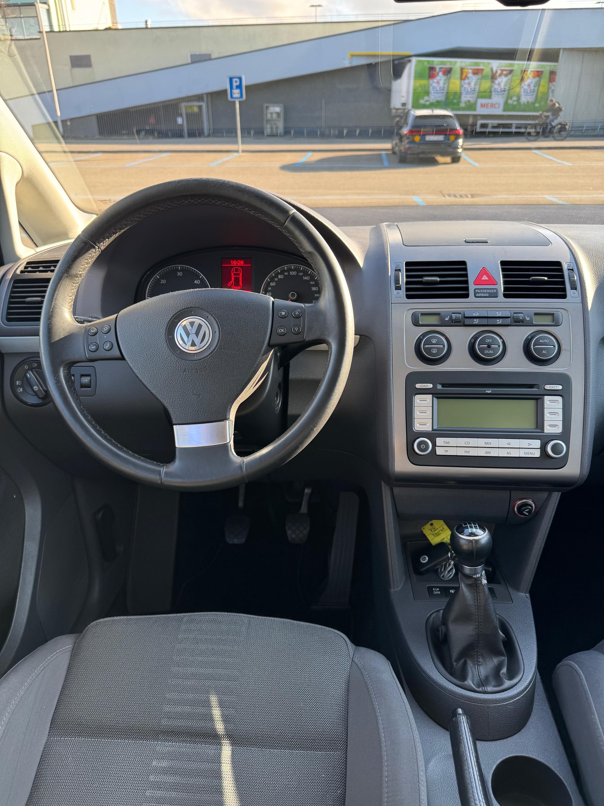 VW Touran 2.0 TDI Highline-image-3