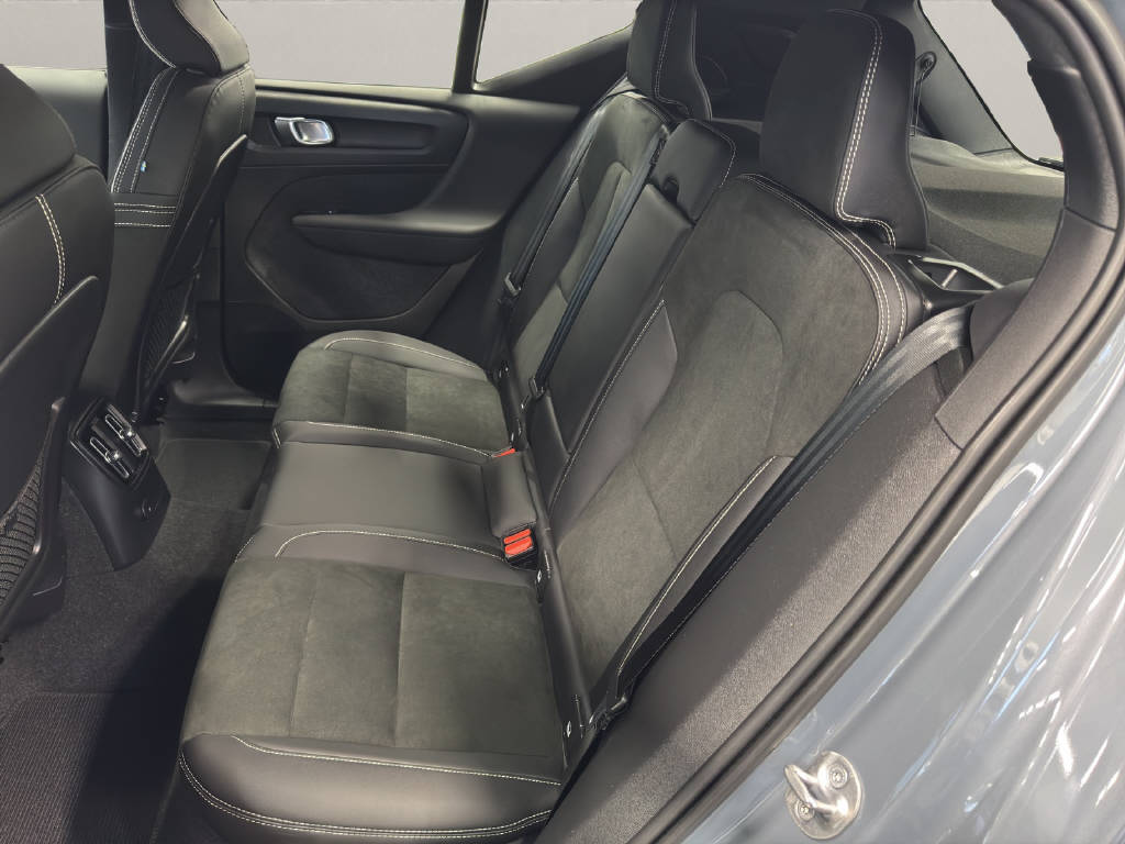 VOLVO XC40 1.5 T5 PiH Ultimate Dark-image-10