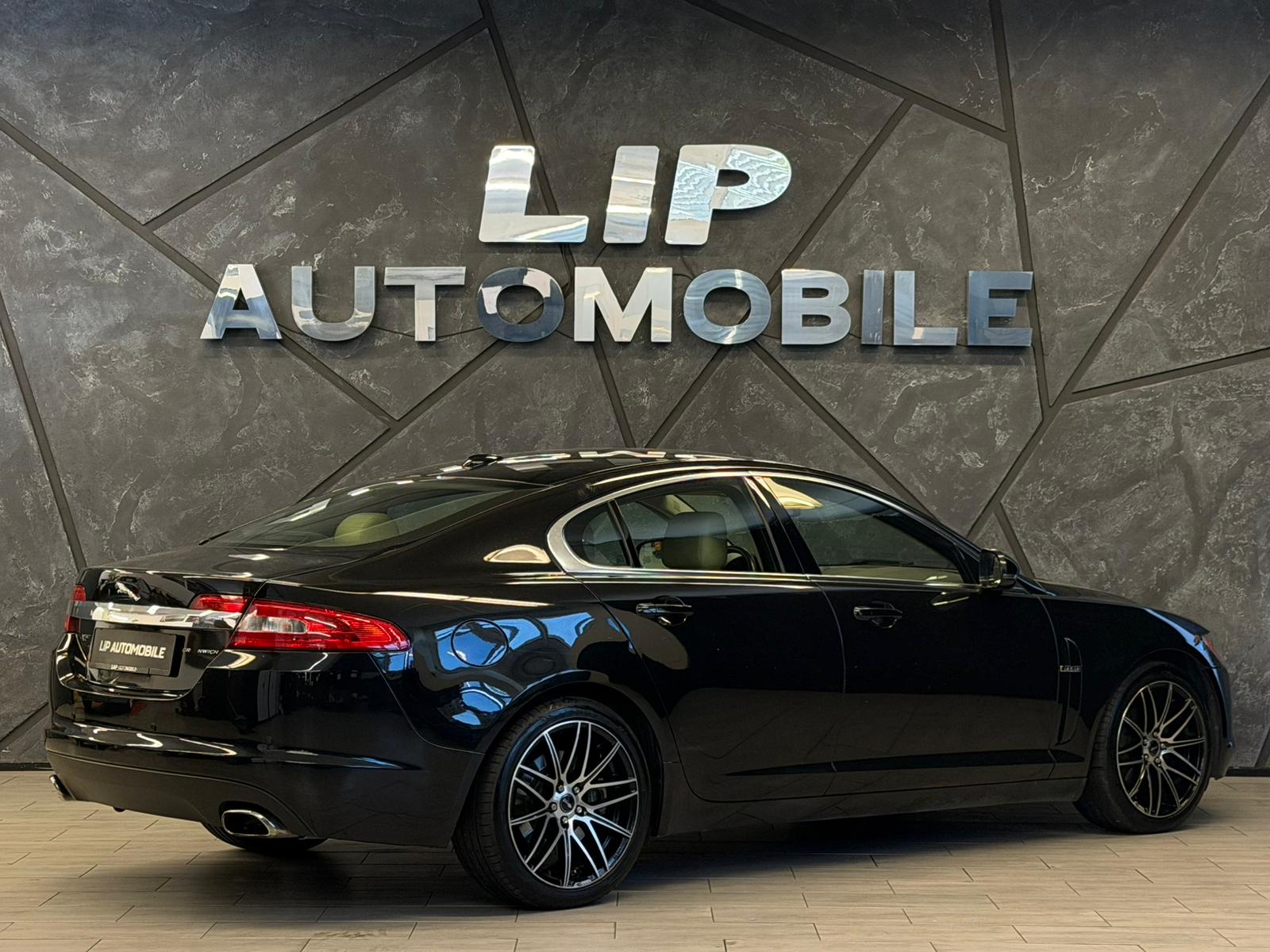 JAGUAR XF 3.0 V6 Luxury-image-5