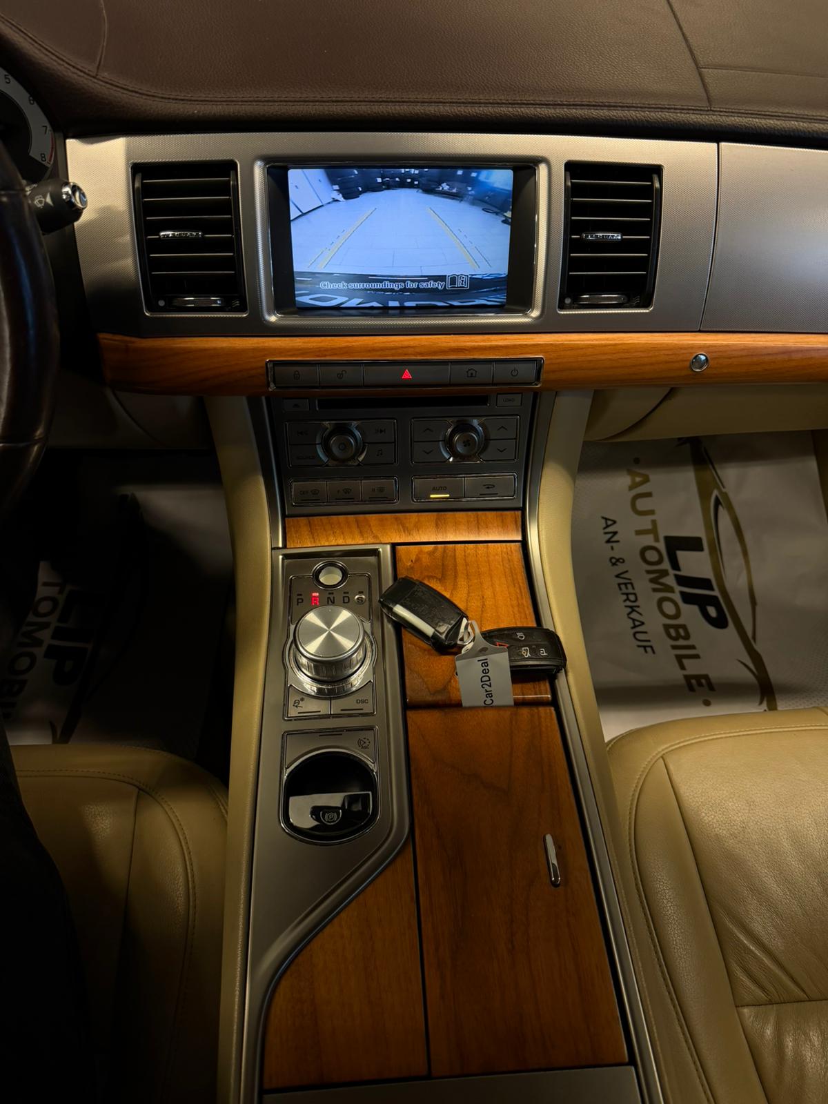 JAGUAR XF 3.0 V6 Luxury-image-10