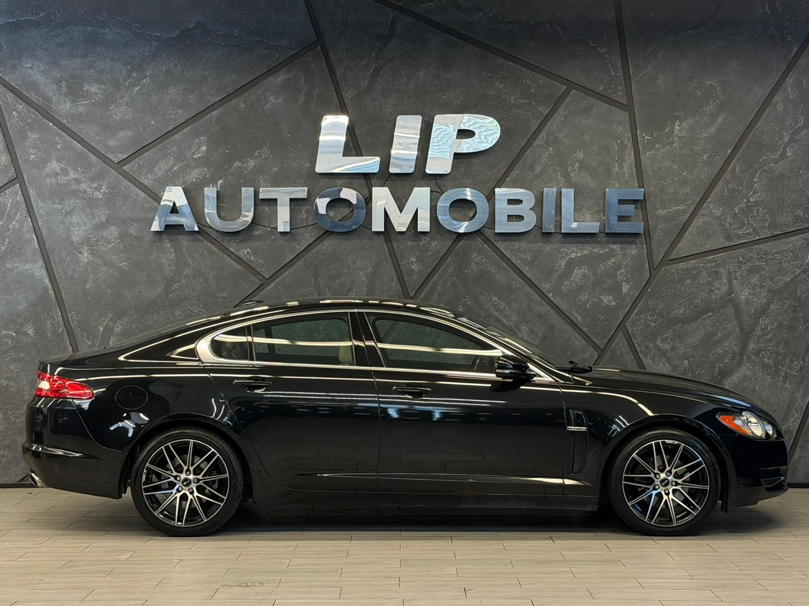JAGUAR XF 3.0 V6 Luxury-image-3