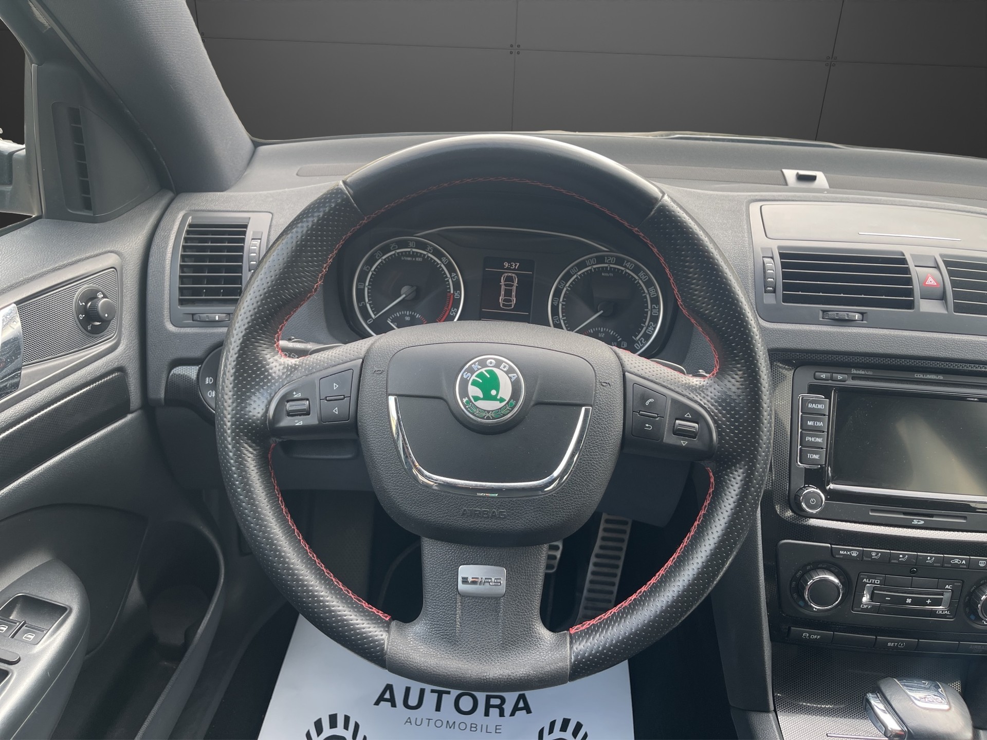 SKODA Octavia Combi 2.0 TDI RS DSG-image-8