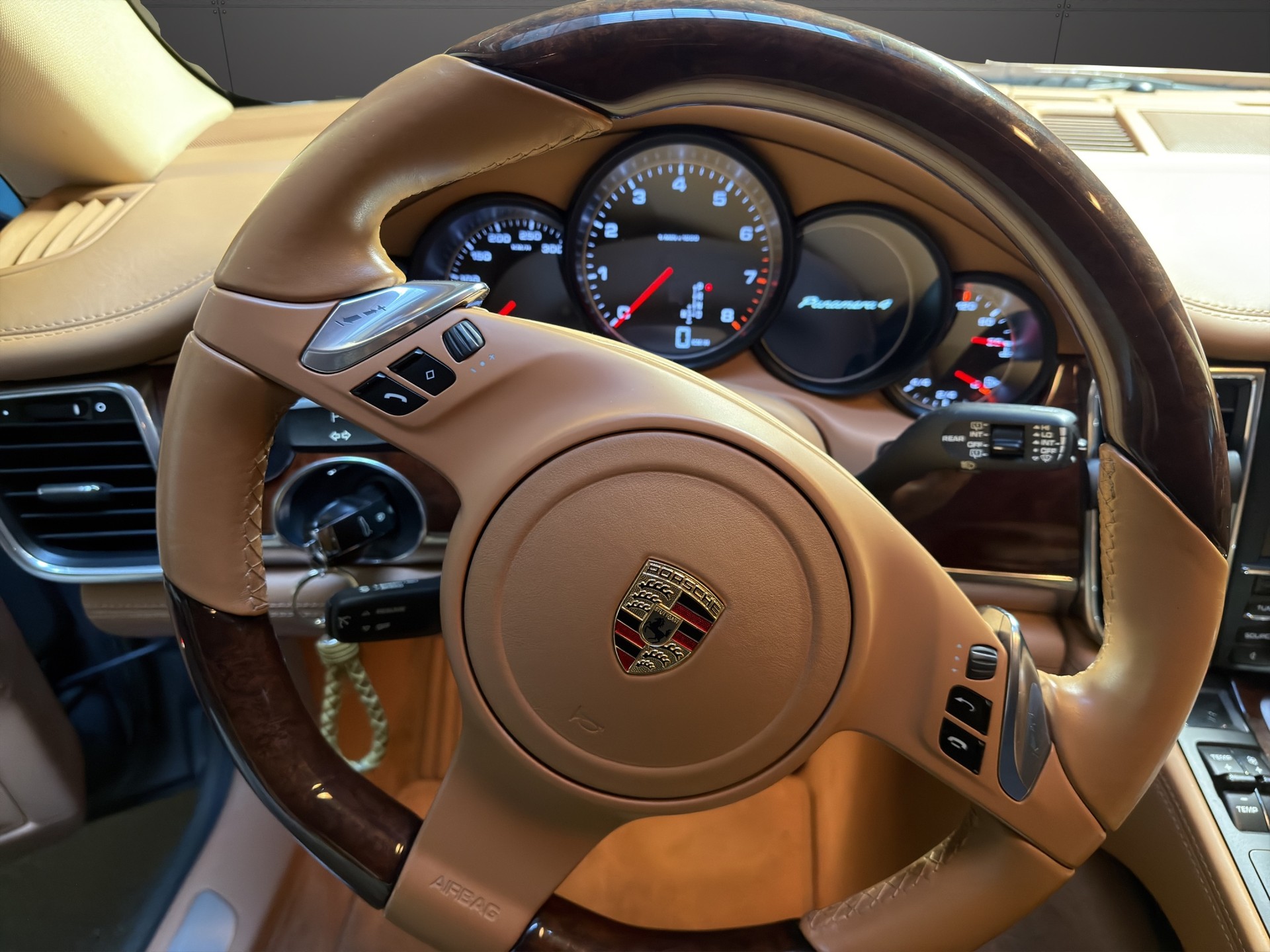 PORSCHE Panamera 4 3.6 PDK-image-12