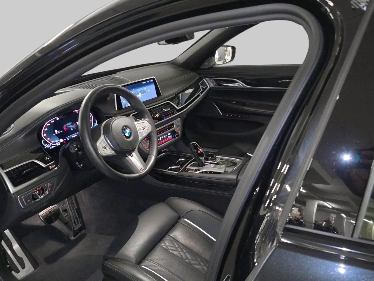 BMW 750i xDrive M Sport-image-9