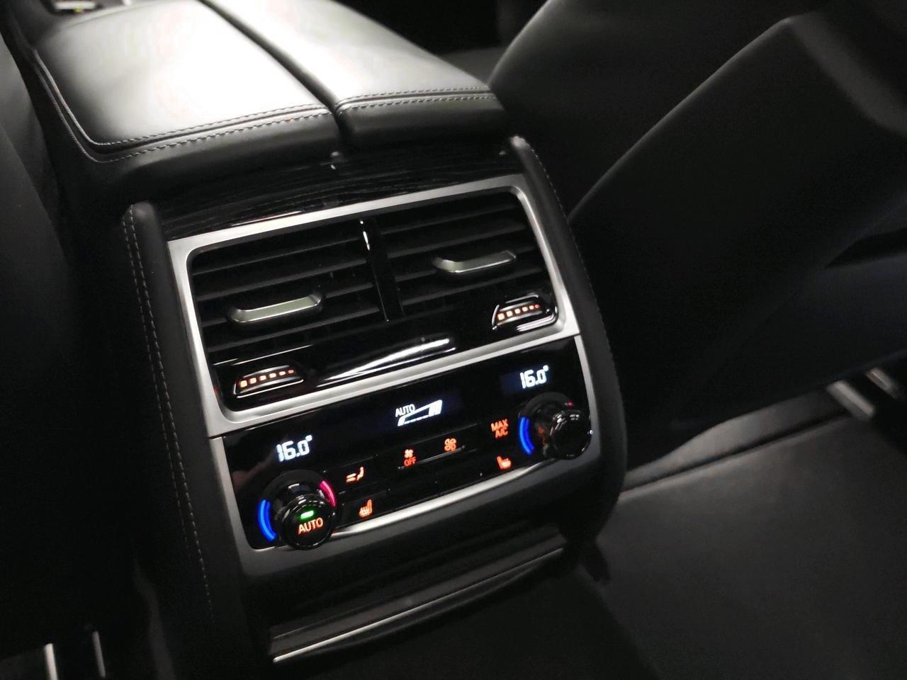 BMW 750i xDrive M Sport-image-13
