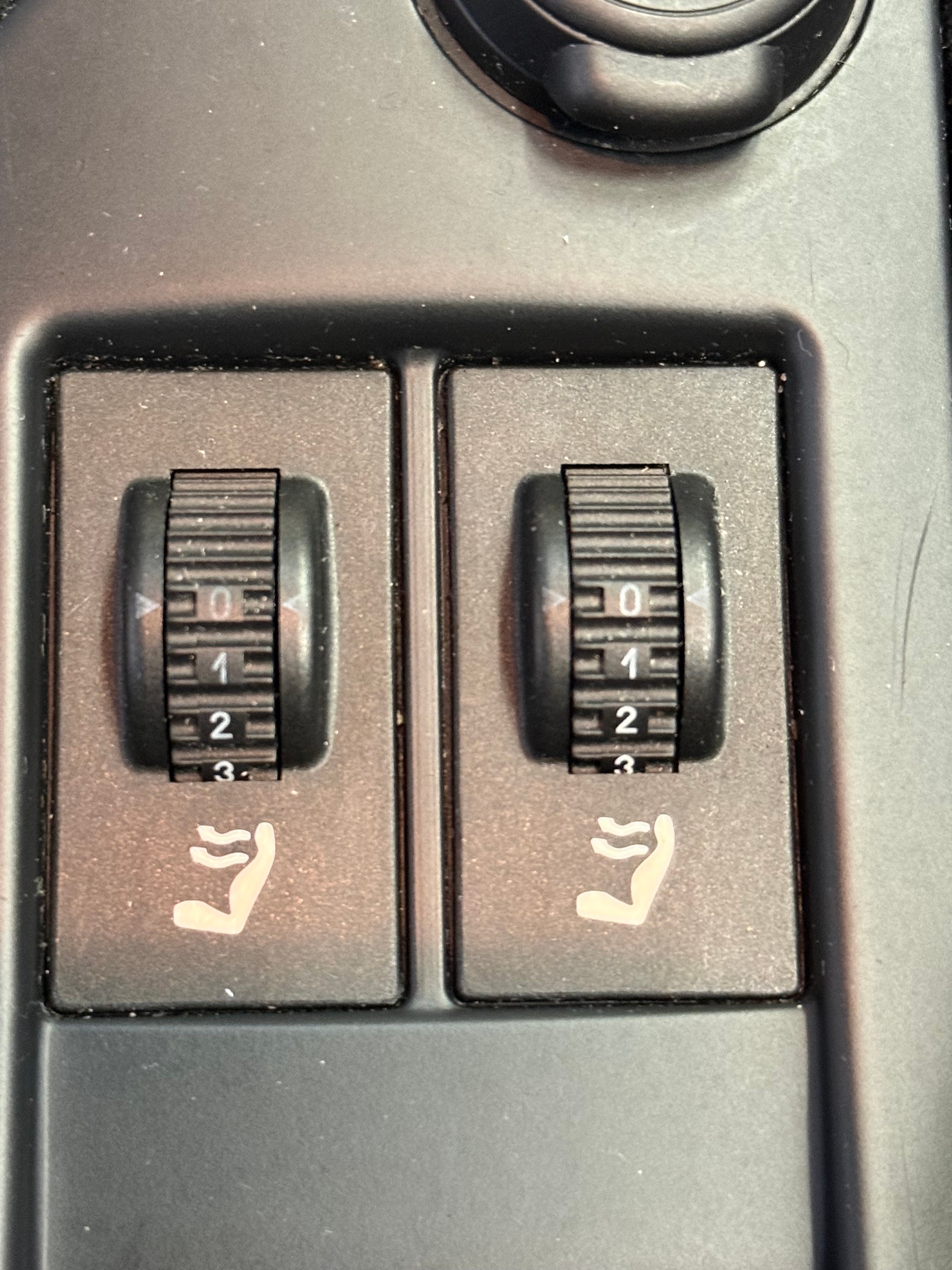 PEUGEOT 308 CC 1.6 16V Turbo Allure-image-16