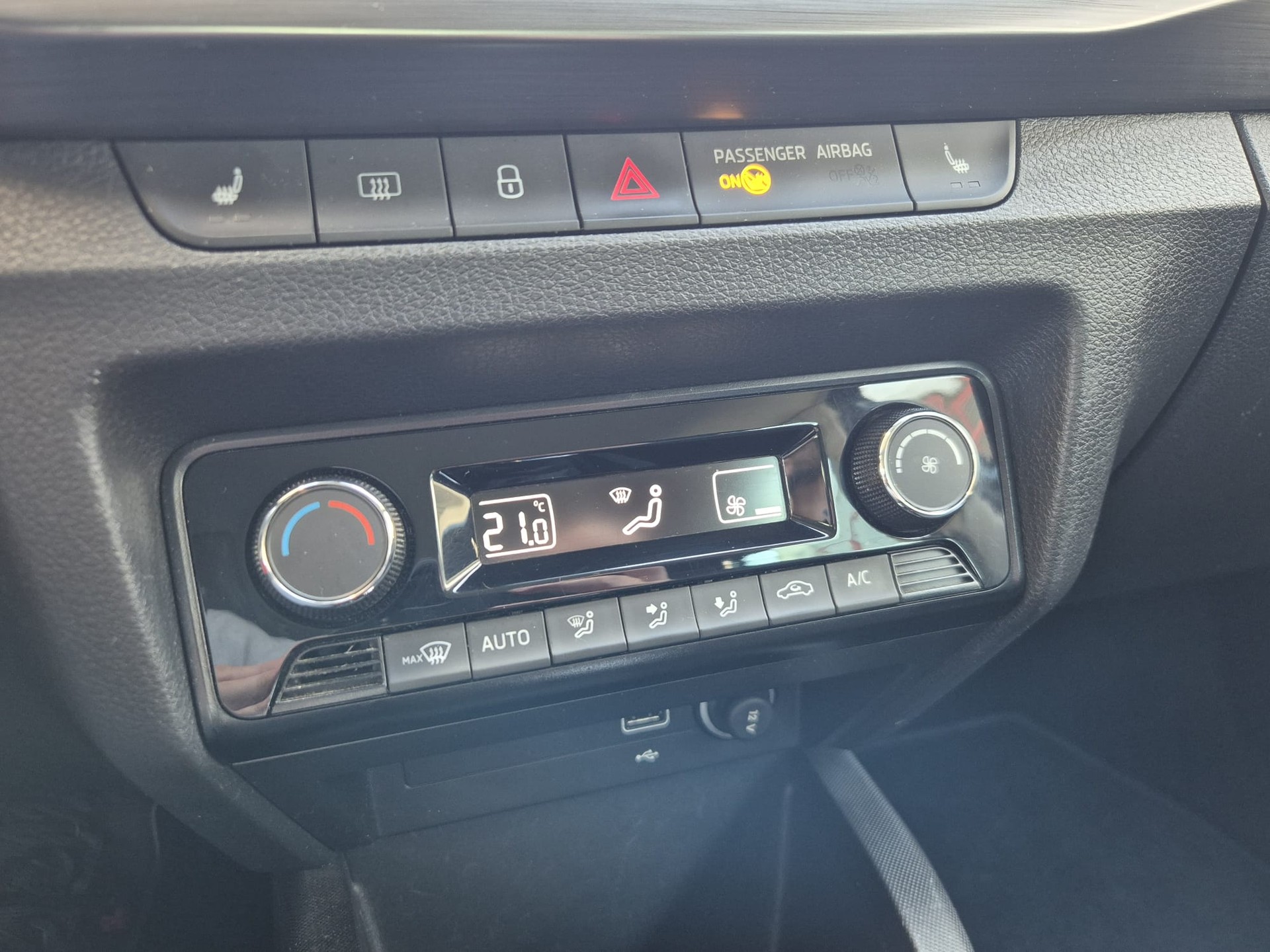 SKODA Fabia Combi 1.0 TSI Clever DSG-image-11