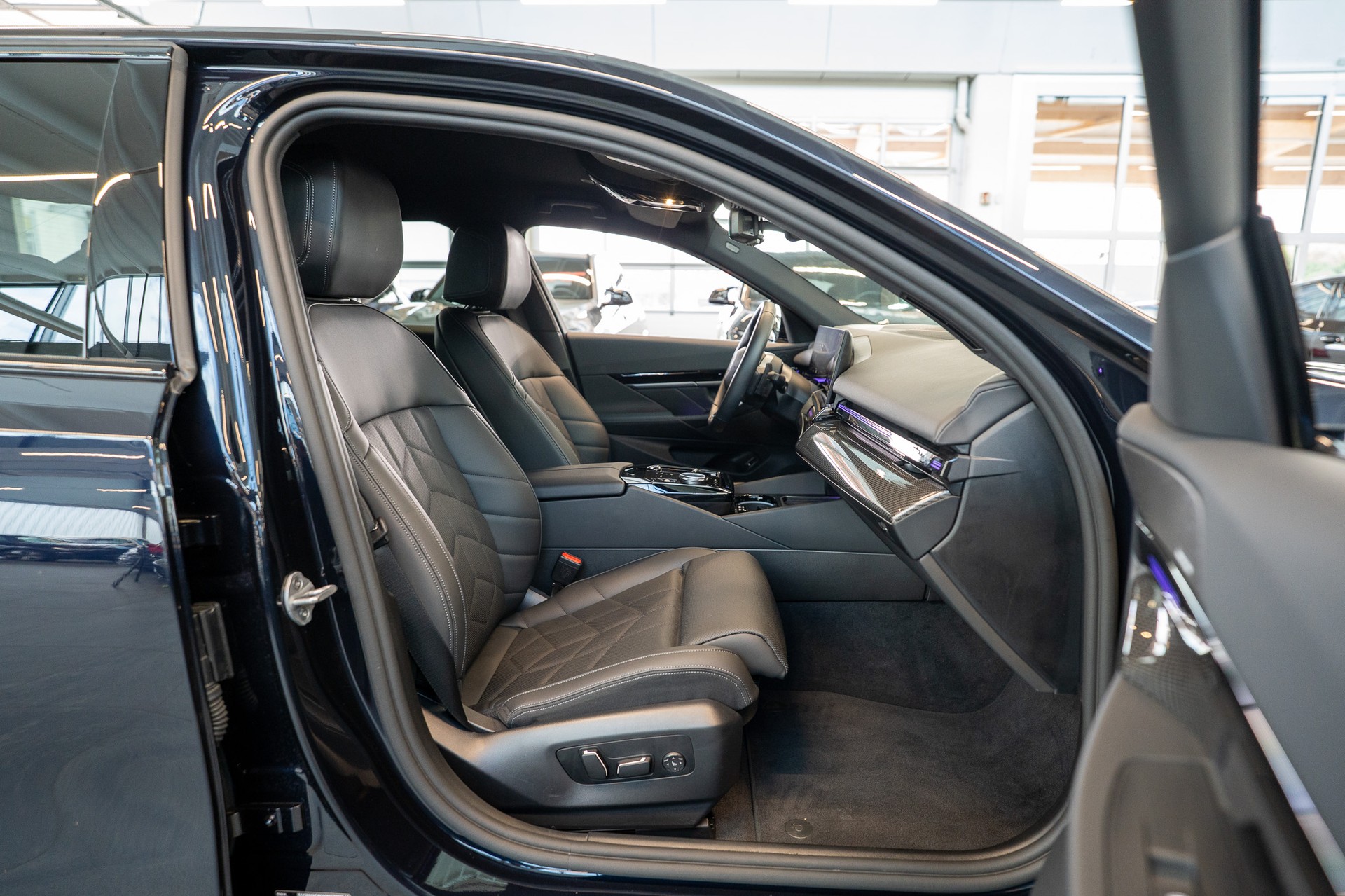BMW 520i M Sport / 360°Kamera / HeadUp / Harman/Kardon /-image-14