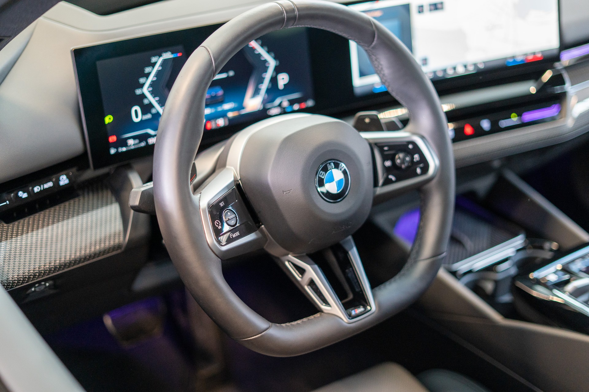BMW 520i M Sport / 360°Kamera / HeadUp / Harman/Kardon /-image-11