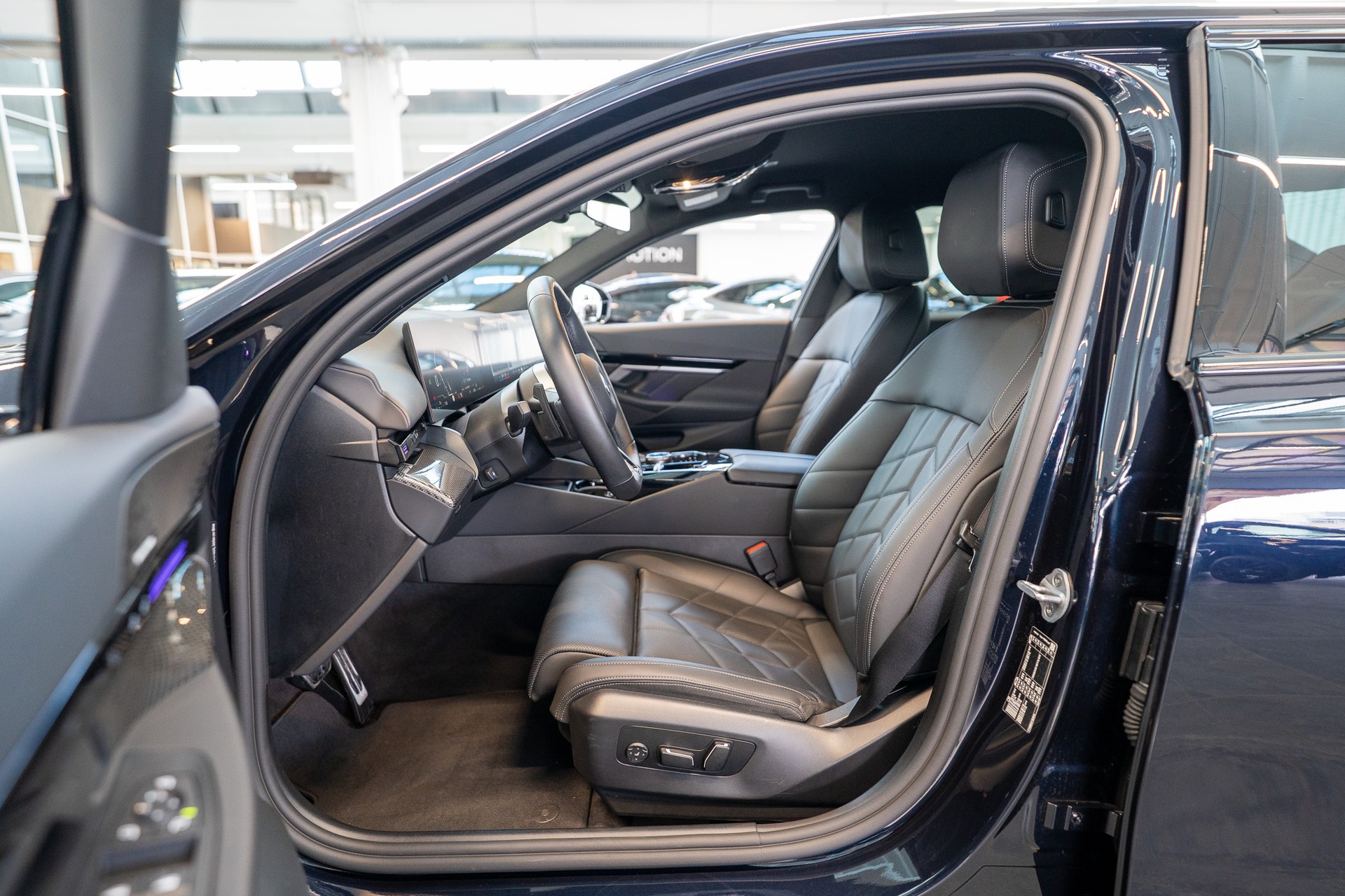BMW 520i M Sport / 360°Kamera / HeadUp / Harman/Kardon /-image-8
