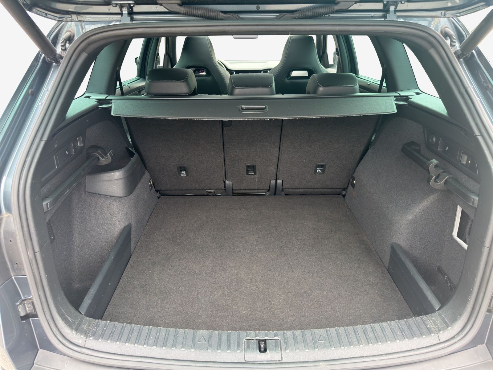 SKODA Kodiaq 2.0 TSI 4x4 Sport Line-image-12