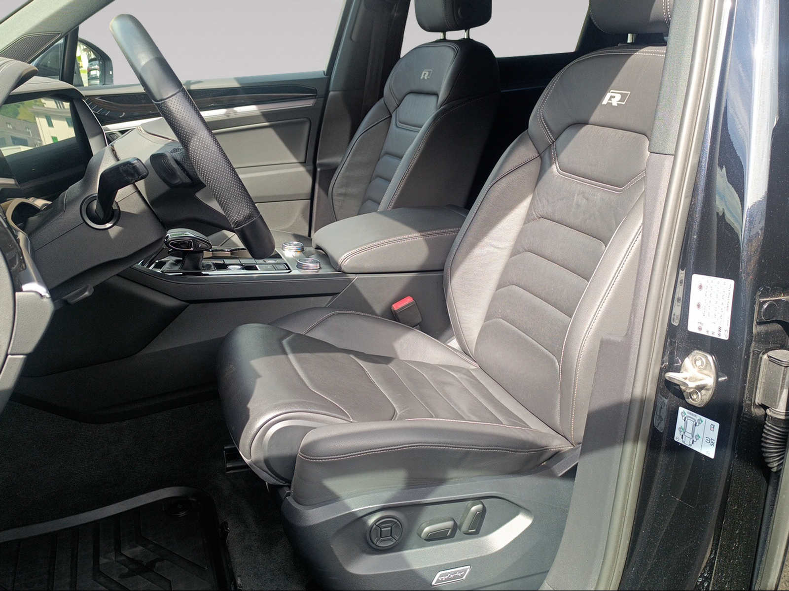 VW Touareg 3.0 TDI R Line Tiptronic-image-7
