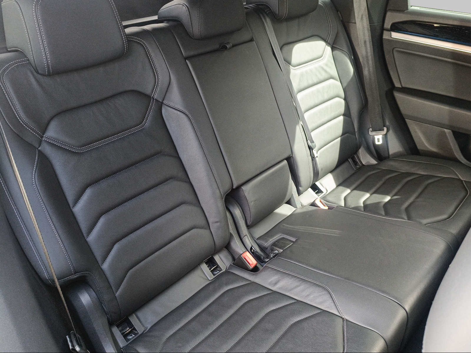 VW Touareg 3.0 TDI R Line Tiptronic-image-9