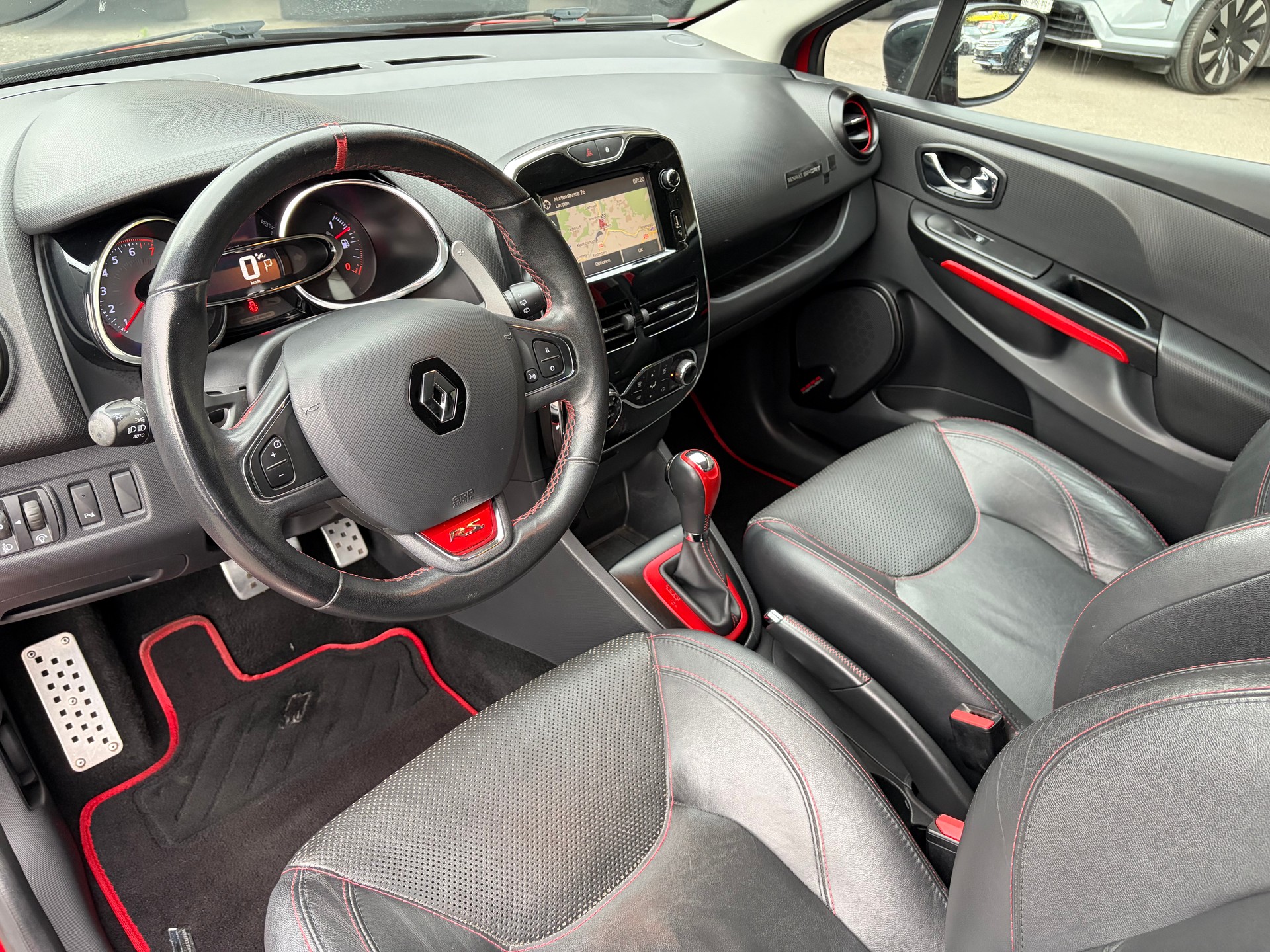 RENAULT Clio 1.6 T RS 200 EDC-image-8