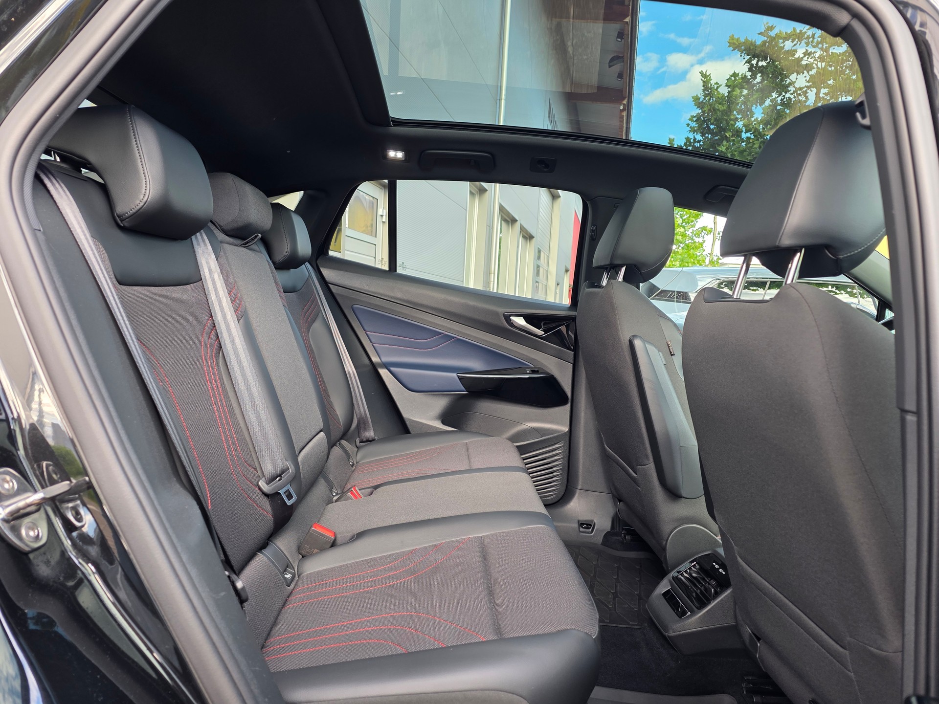 VW ID.5 GTX 77 kWh 4Motion ** BATTERIEZERTIFIKAT - EL.ANHÄNGERKUPPL. -HEAD UP DISPLAY -PANORAMA -ASSIS.PAKET -GARANTIE BIS 07.2029-image-10