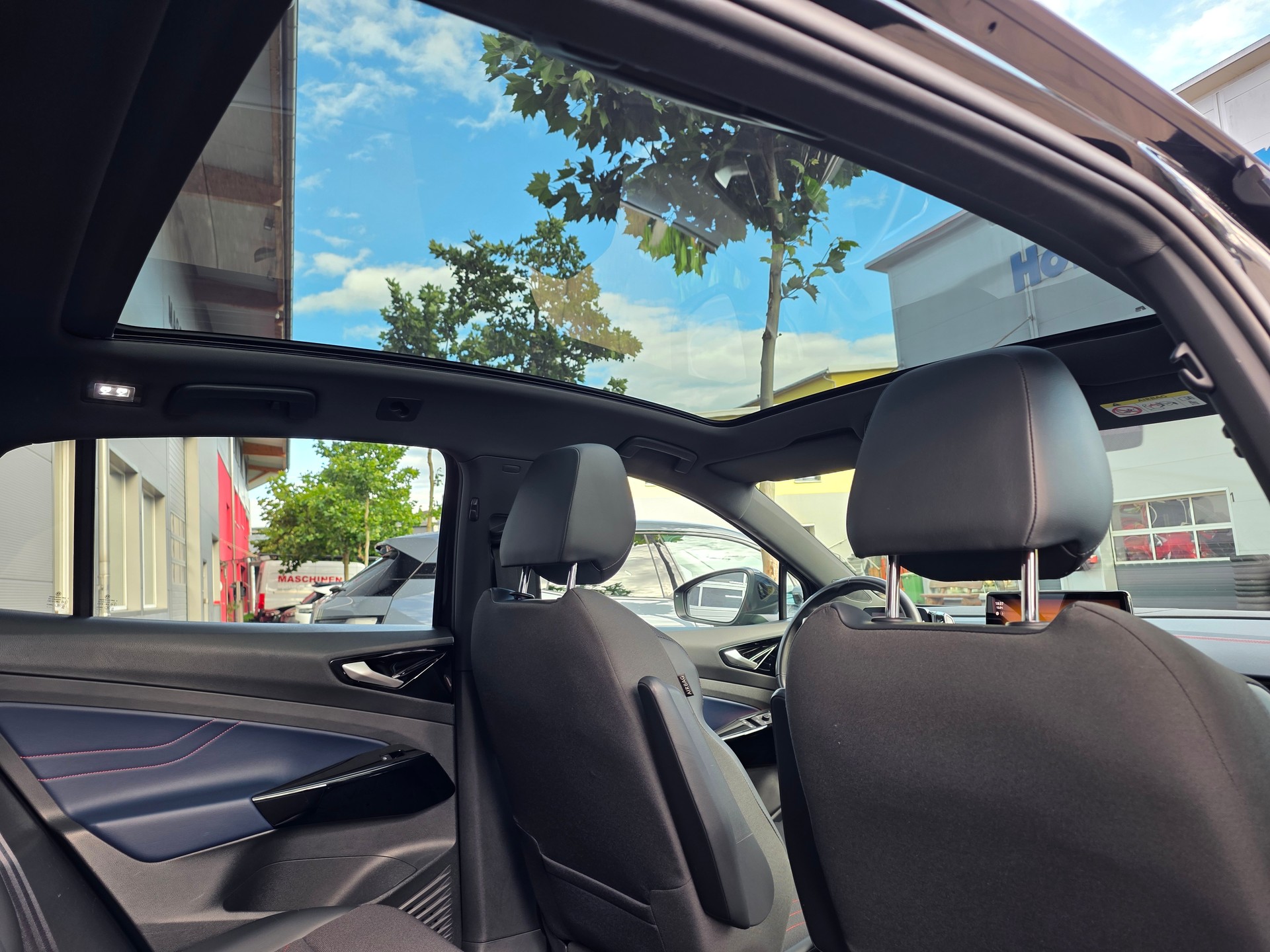 VW ID.5 GTX 77 kWh 4Motion ** BATTERIEZERTIFIKAT - EL.ANHÄNGERKUPPL. -HEAD UP DISPLAY -PANORAMA -ASSIS.PAKET -GARANTIE BIS 07.2029-image-11