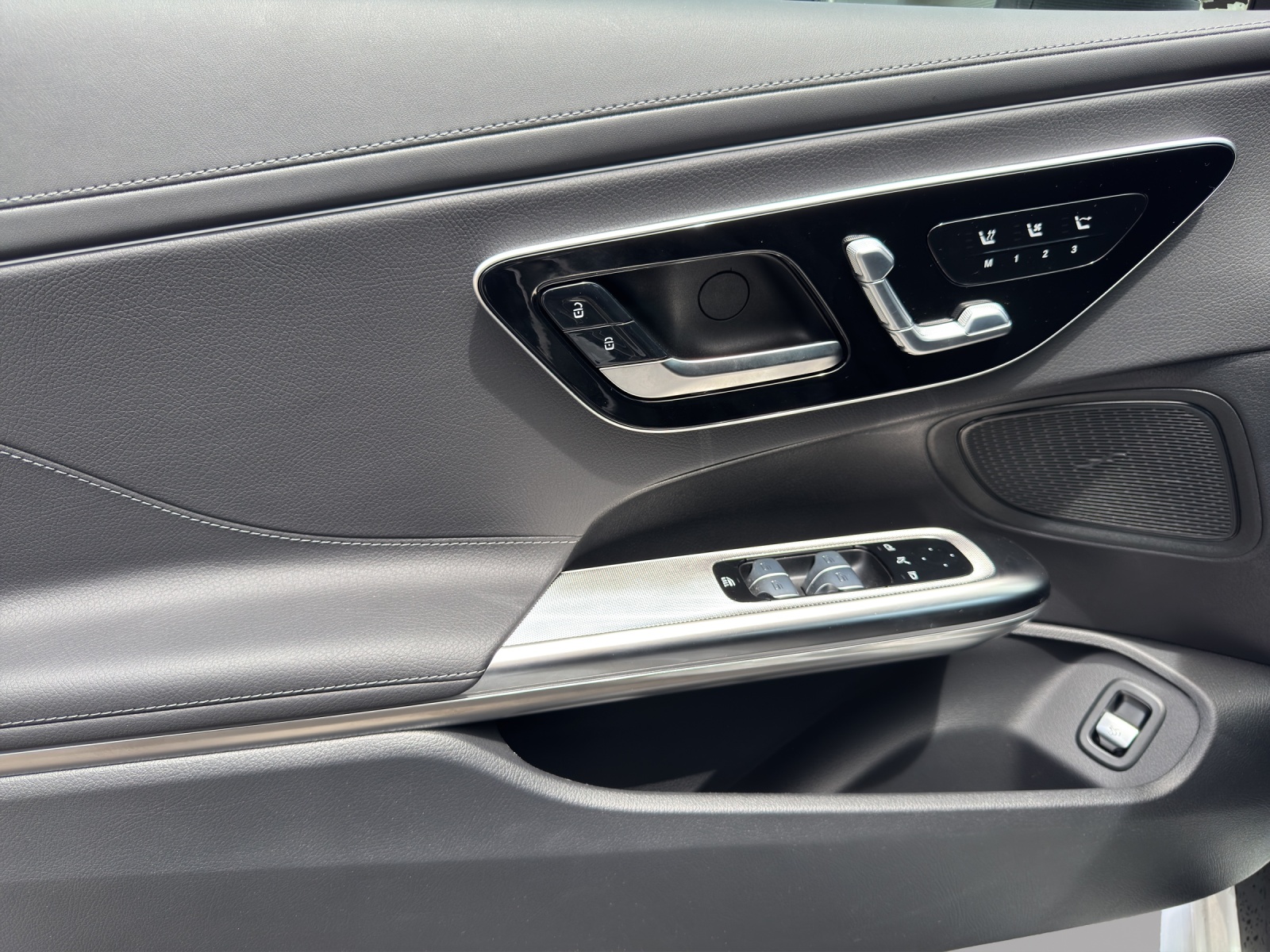 MERCEDES-BENZ CLE 200 Cabrio 4M-image-12