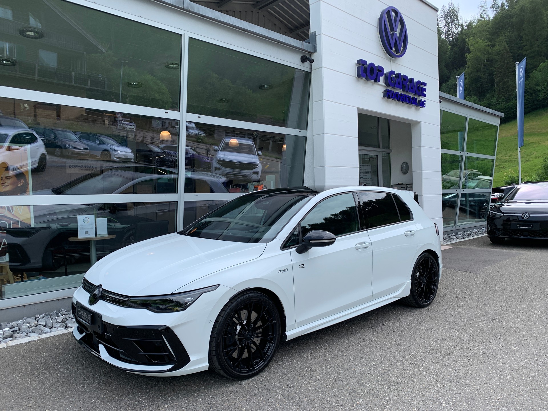 VW Golf 2.0 TSI R Black Edition DSG 4 Motion-image-0