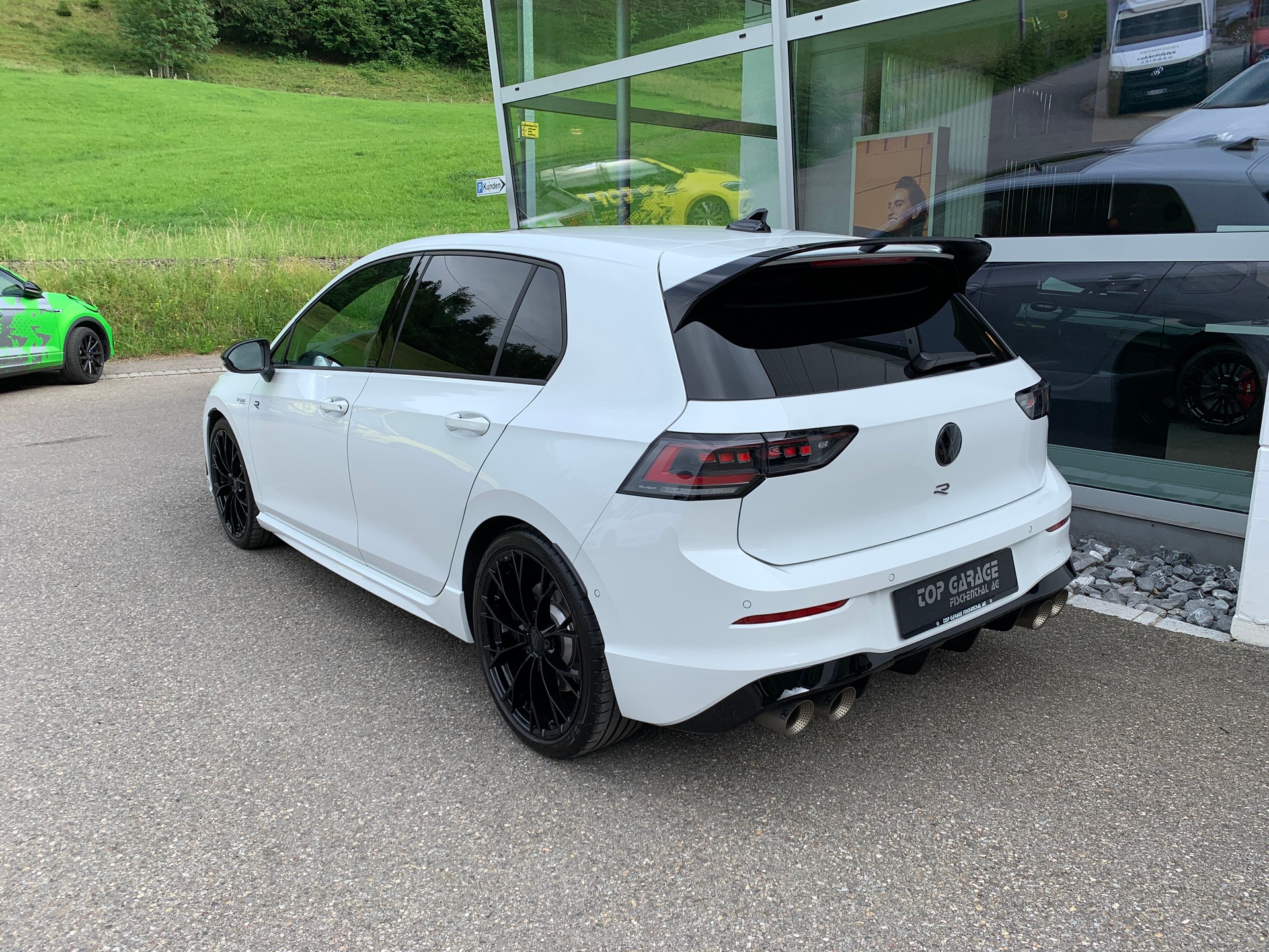VW Golf 2.0 TSI R Black Edition DSG 4 Motion-image-4