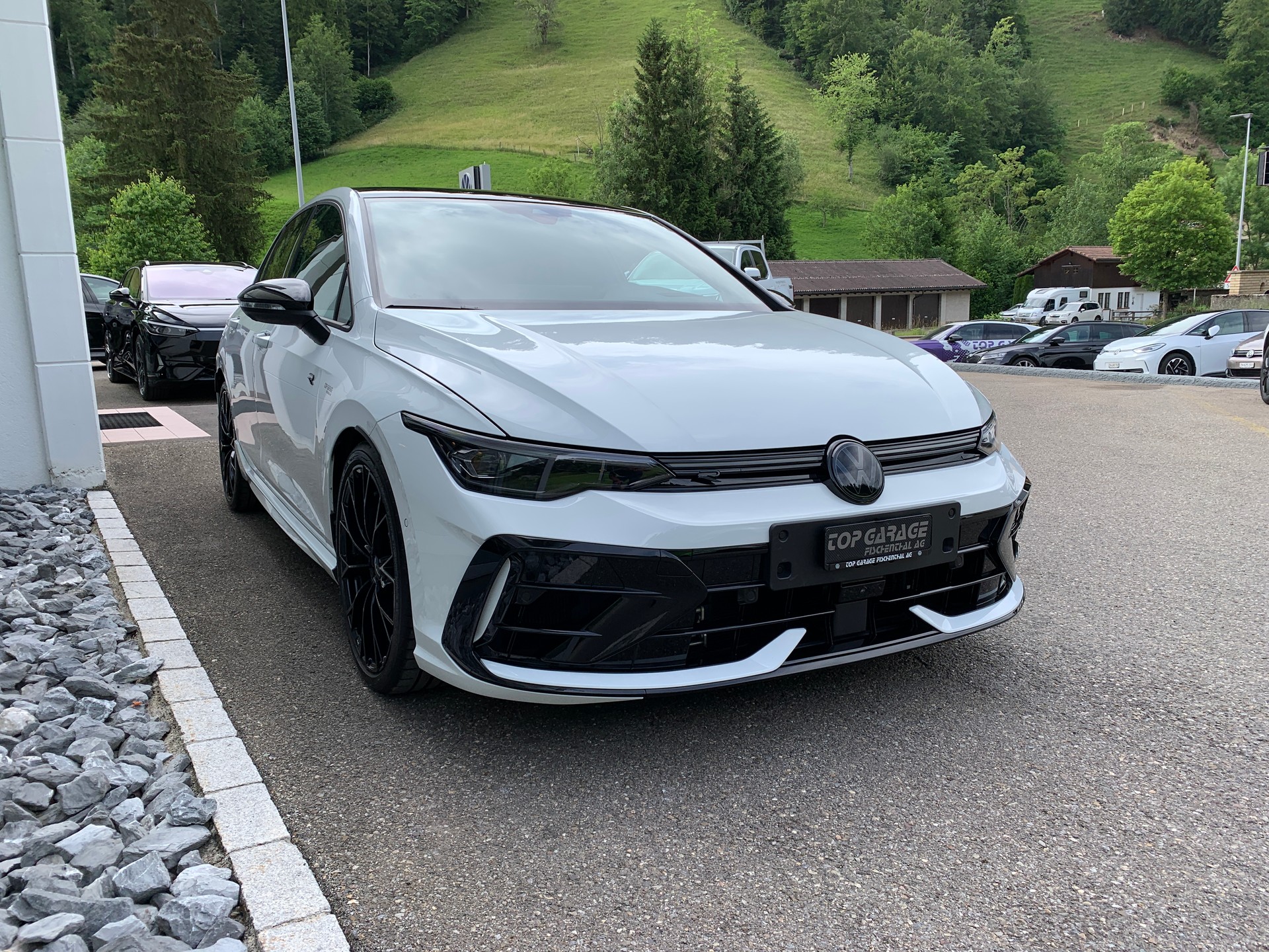 VW Golf 2.0 TSI R Black Edition DSG 4 Motion-image-2