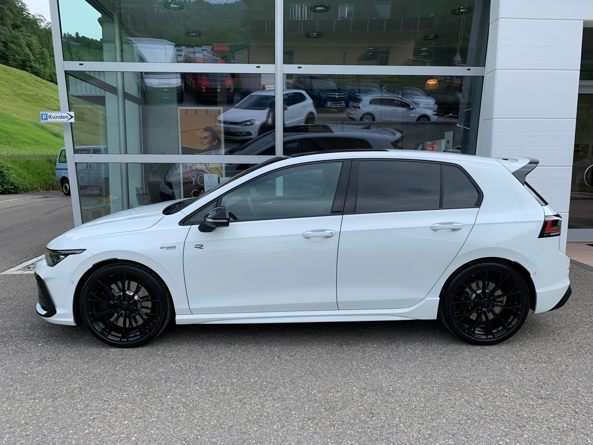VW Golf 2.0 TSI R Black Edition DSG 4 Motion-image-3