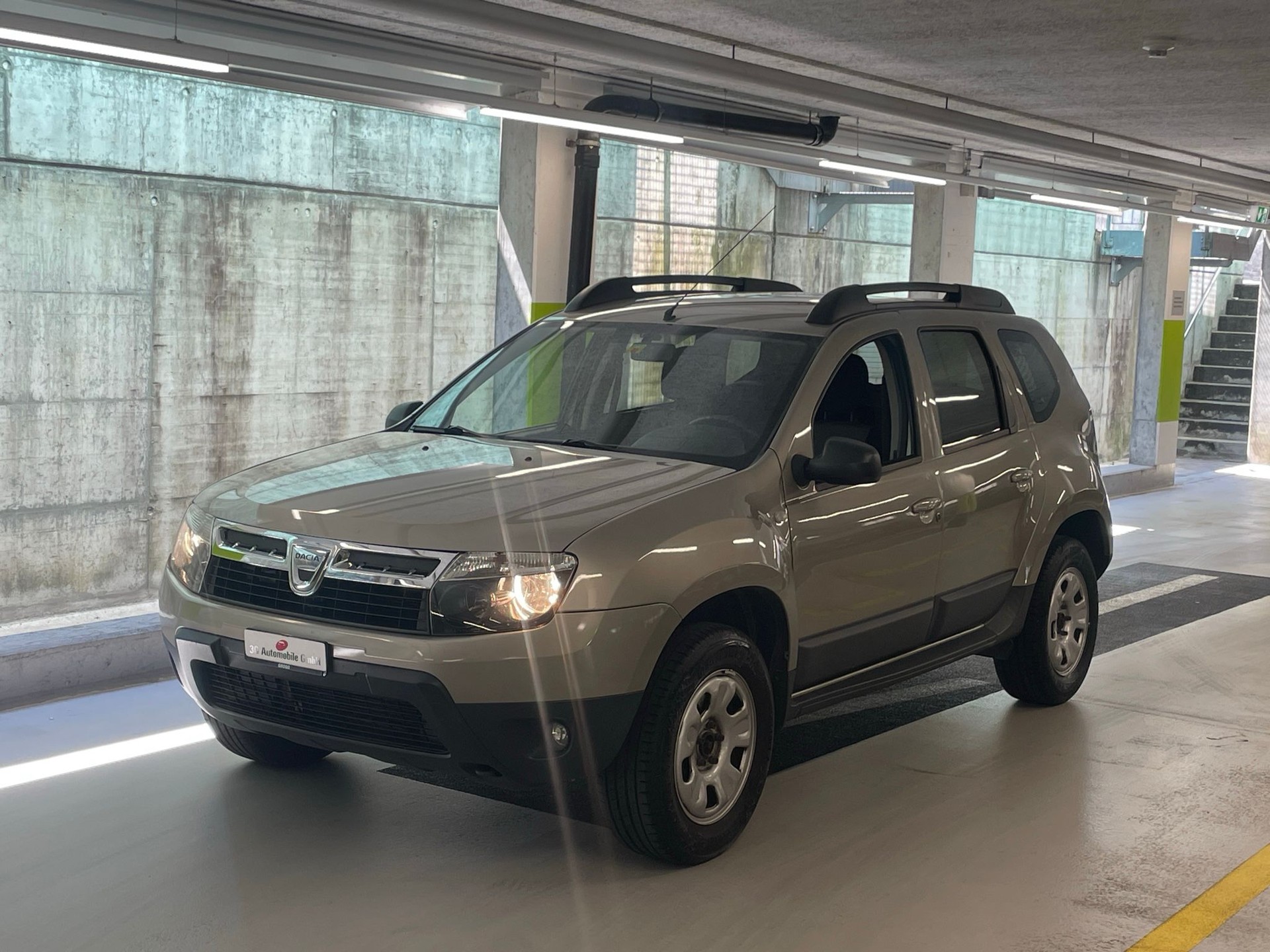 DACIA Duster 1.6 Lauréate 4x4 // MFK NEU-image-1