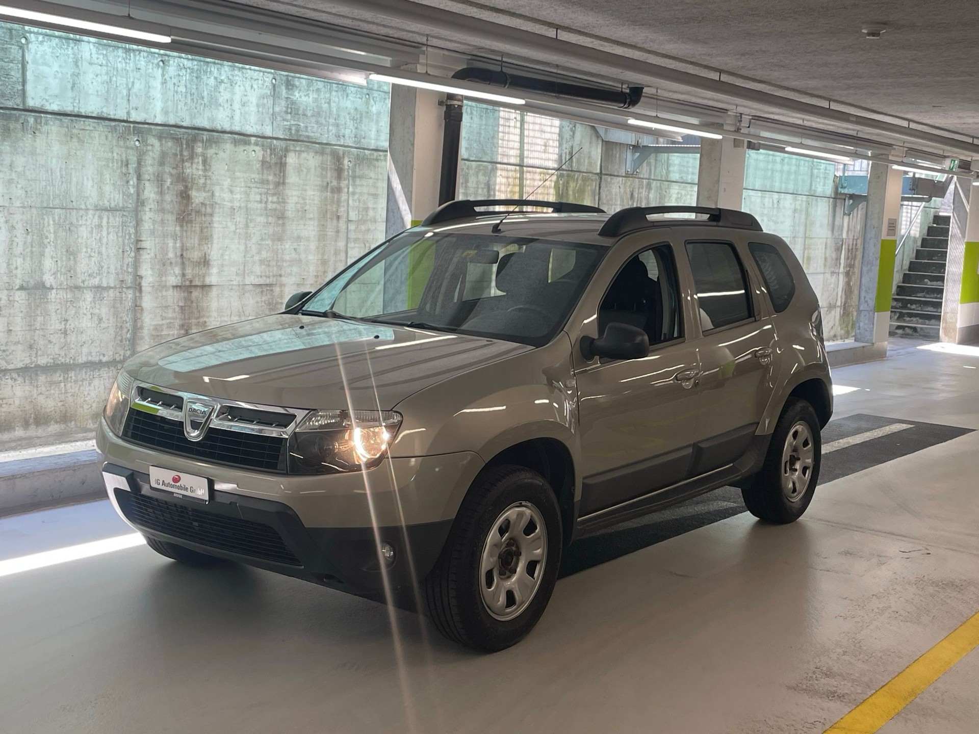 DACIA Duster 1.6 Lauréate 4x4 // MFK NEU-image-2