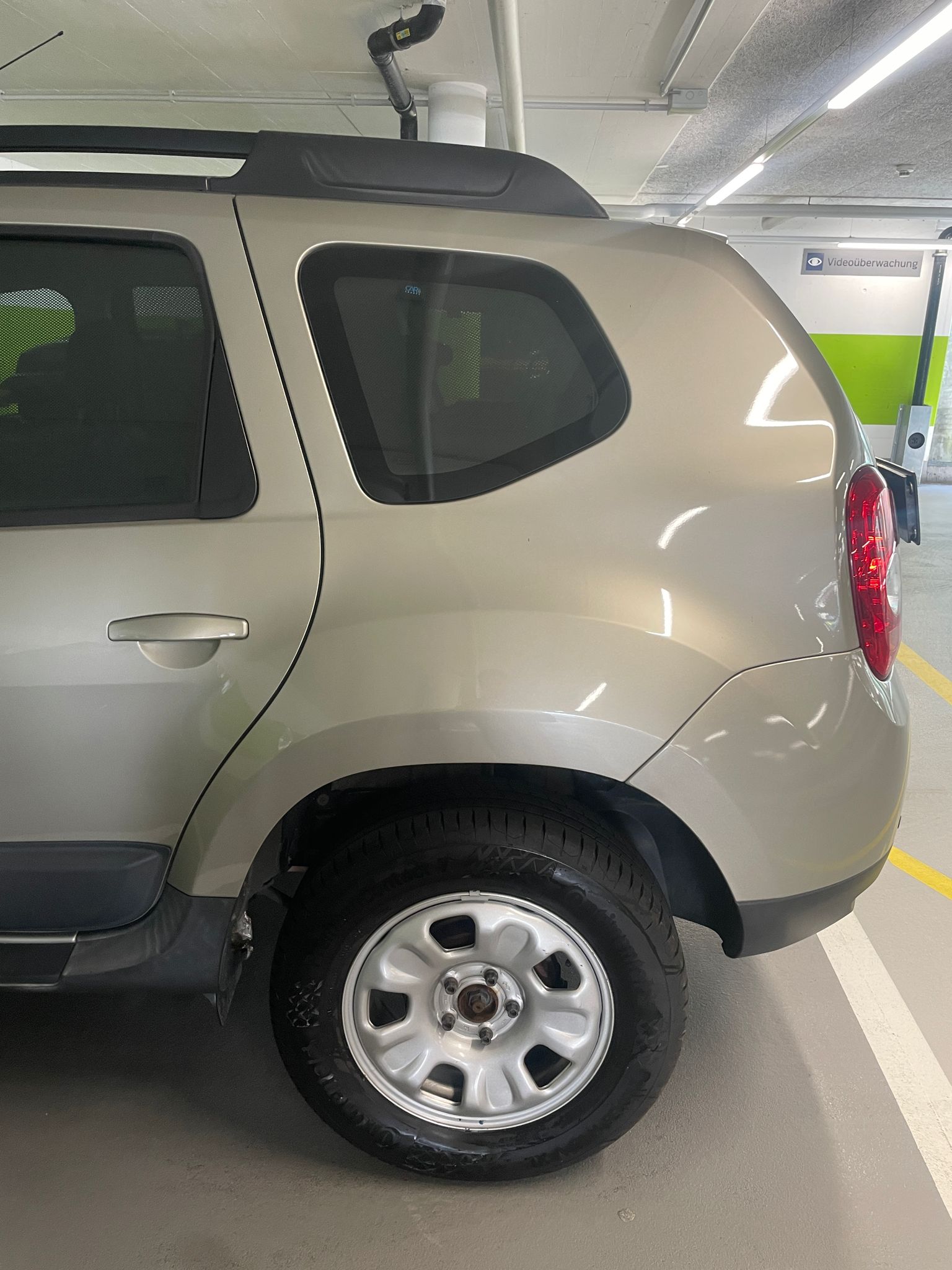 DACIA Duster 1.6 Lauréate 4x4 // MFK NEU-image-8