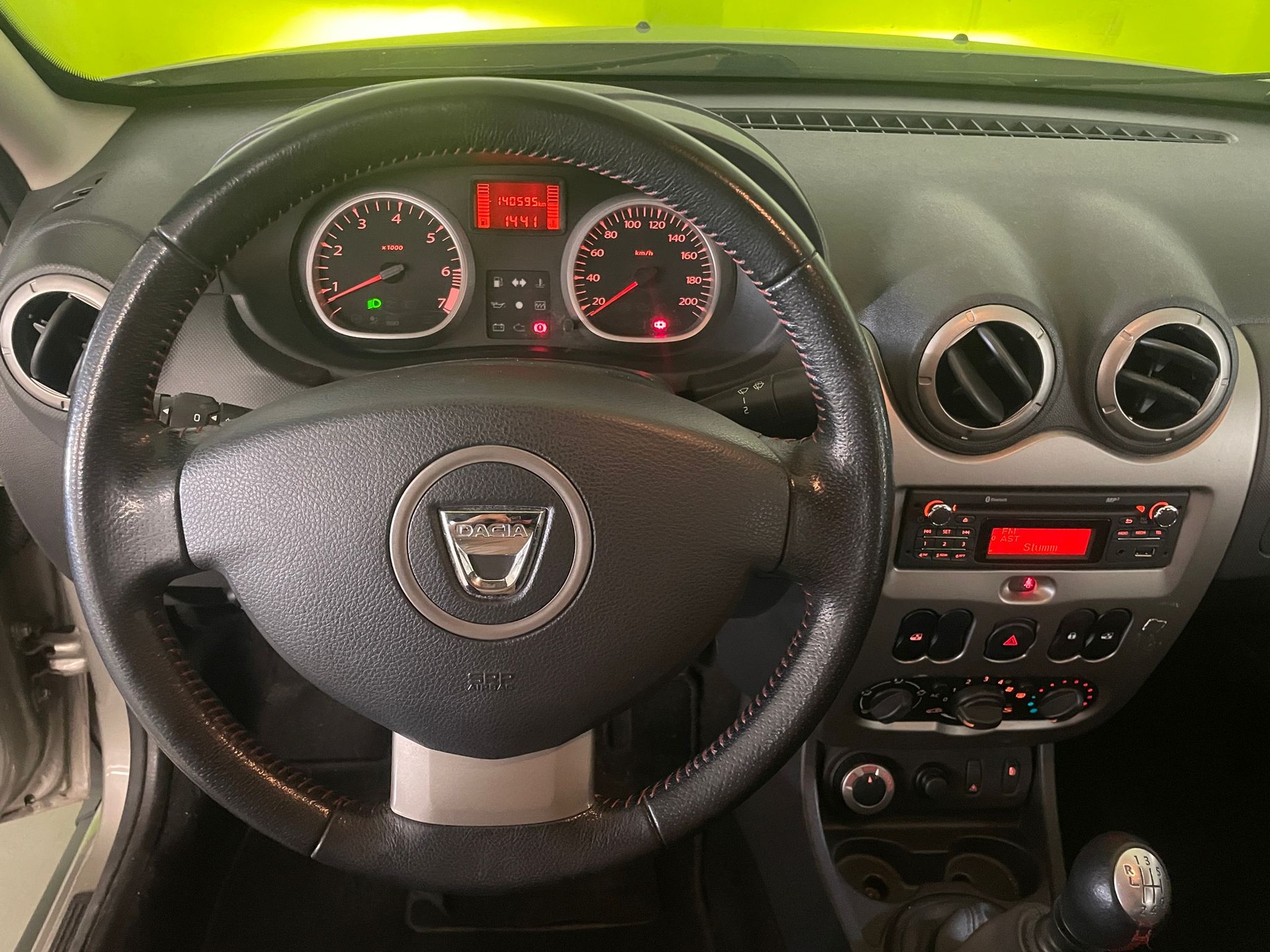 DACIA Duster 1.6 Lauréate 4x4 // MFK NEU-image-9