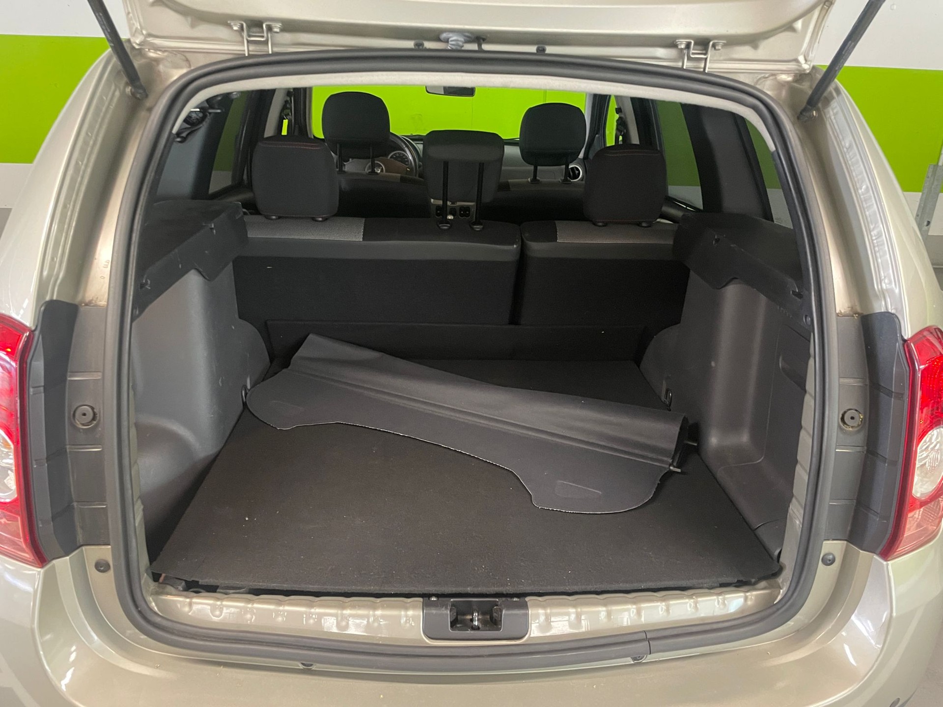 DACIA Duster 1.6 Lauréate 4x4 // MFK NEU-image-16