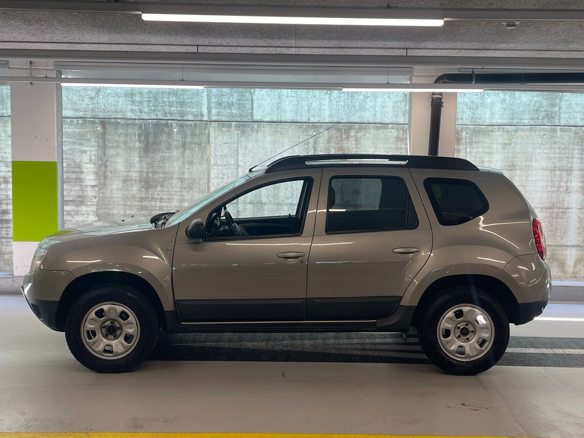 DACIA Duster 1.6 Lauréate 4x4 // MFK NEU-image-3