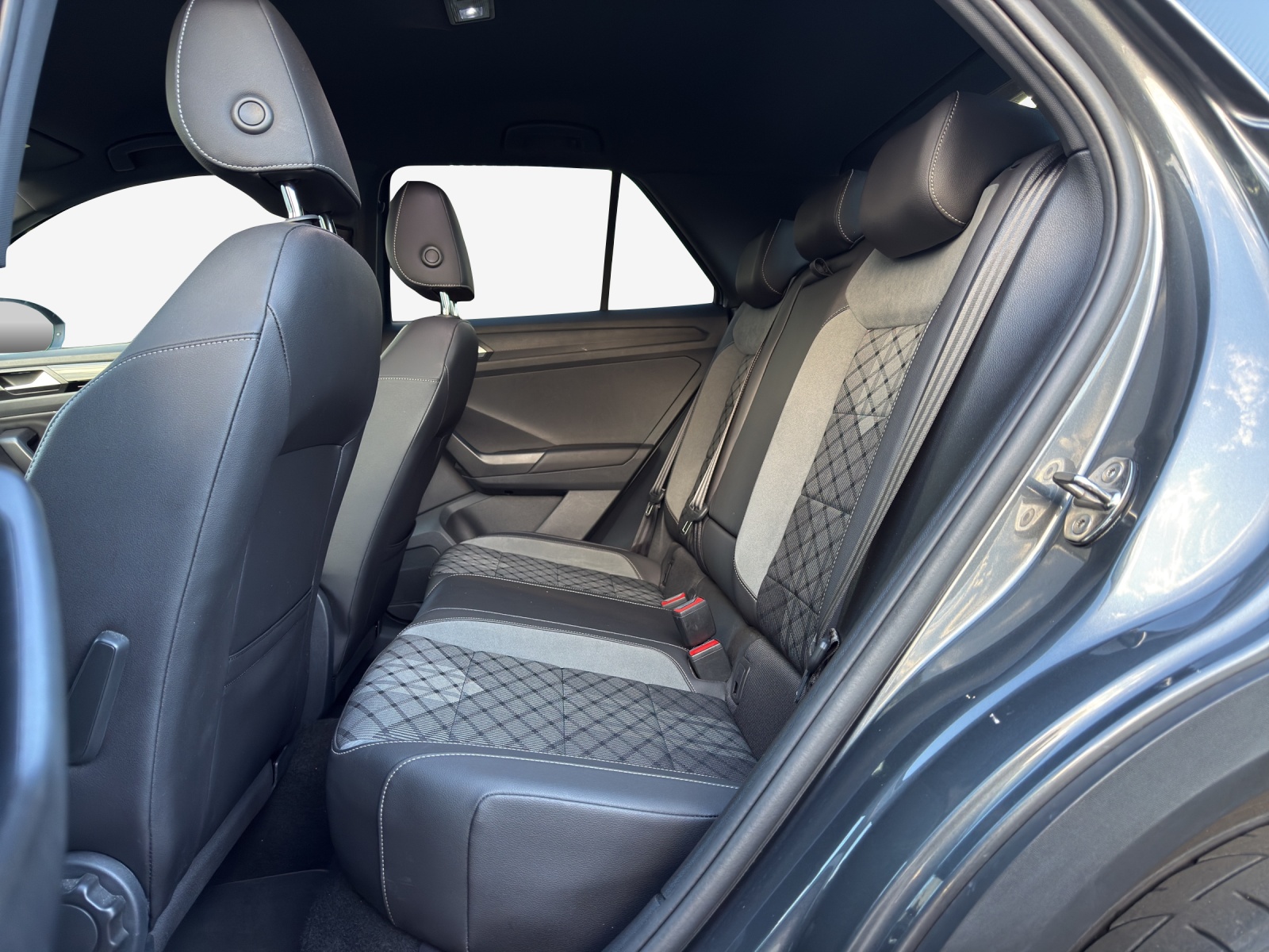 VW T-Roc 1.5 TSI EVO R-Line DSG-image-11