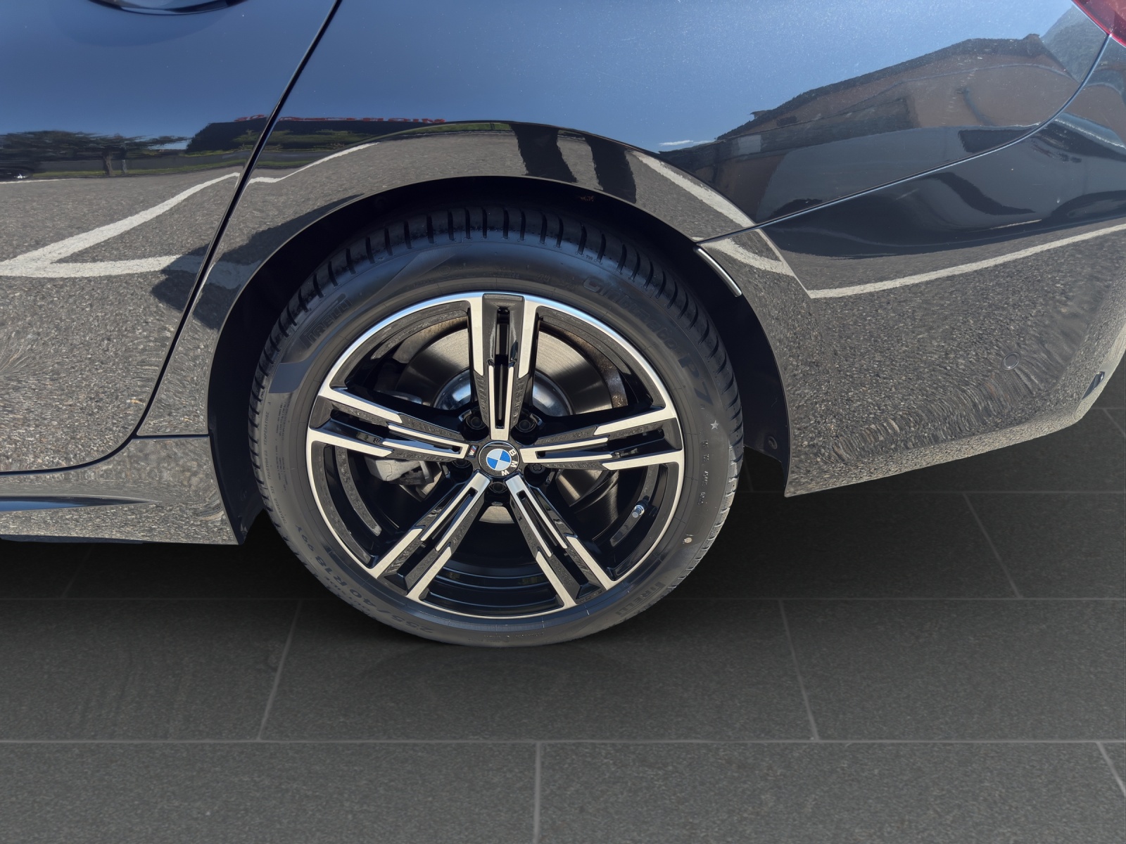 BMW 330e x DriveTouring Steptronic M Sport-image-11