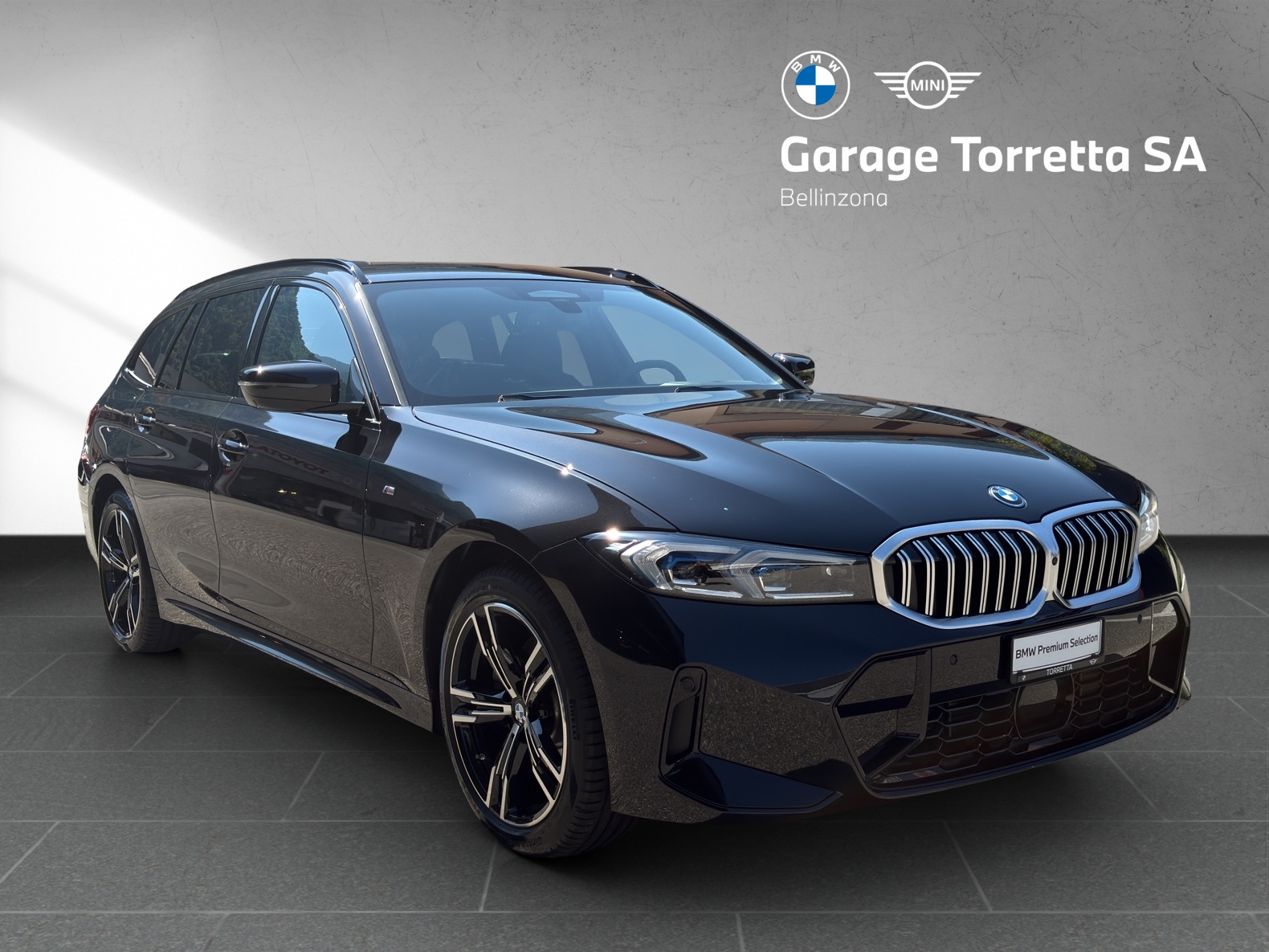 BMW 330e x DriveTouring Steptronic M Sport-image-6