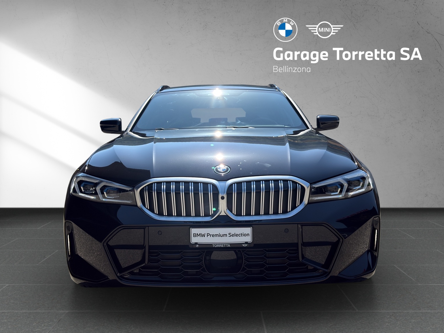 BMW 330e x DriveTouring Steptronic M Sport-image-7