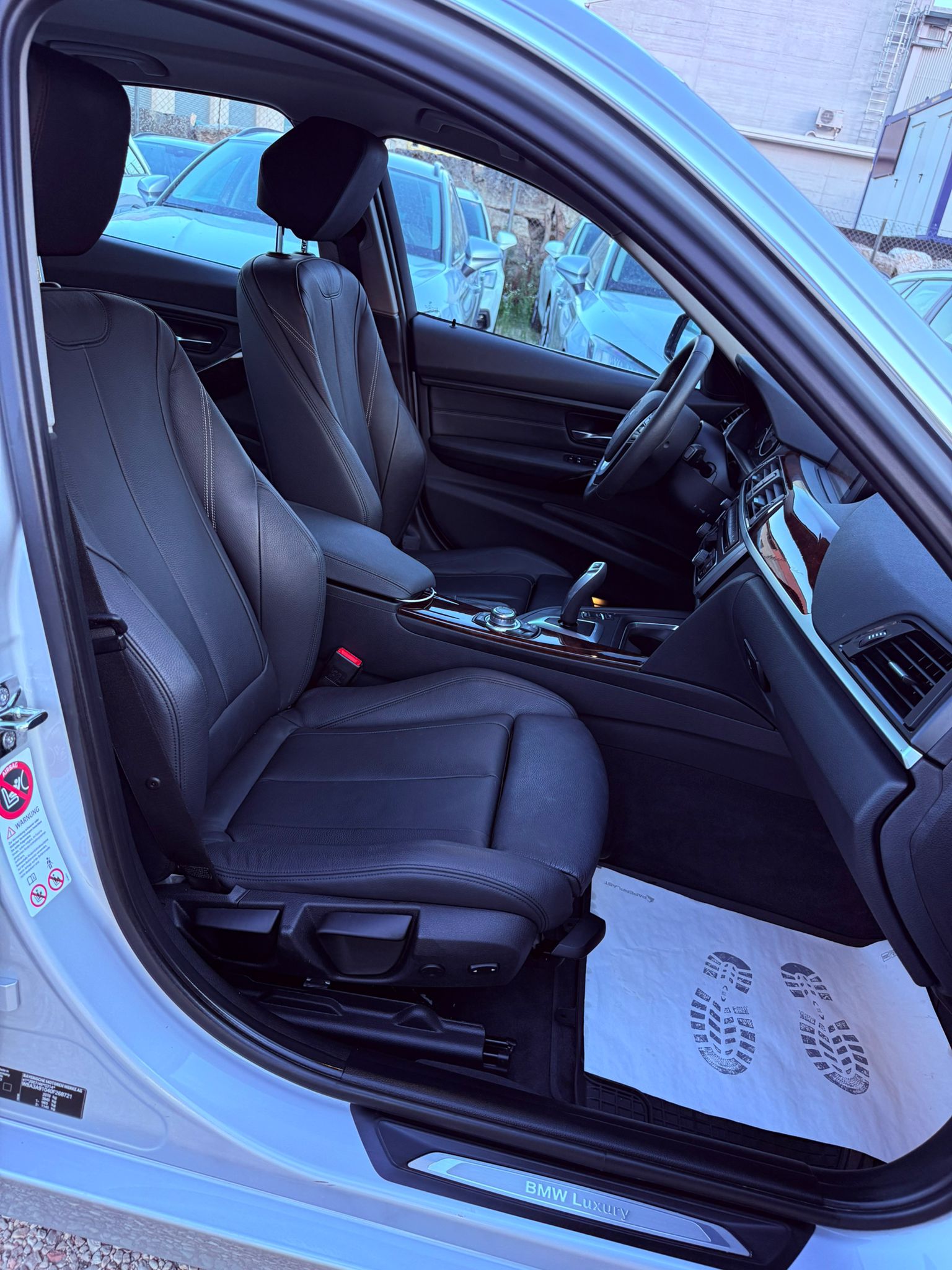 BMW 335i Modern Line Steptronic-image-11