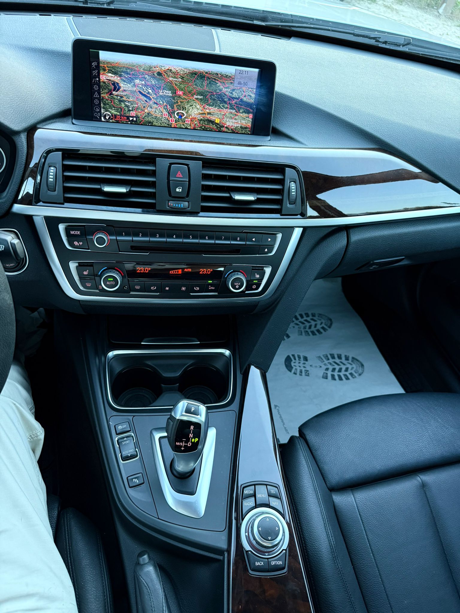 BMW 335i Modern Line Steptronic-image-13