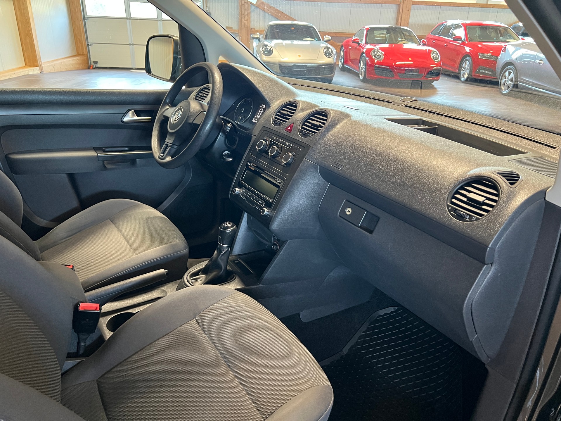 VW Caddy 2.0 TDI 4Motion Trendline-image-12