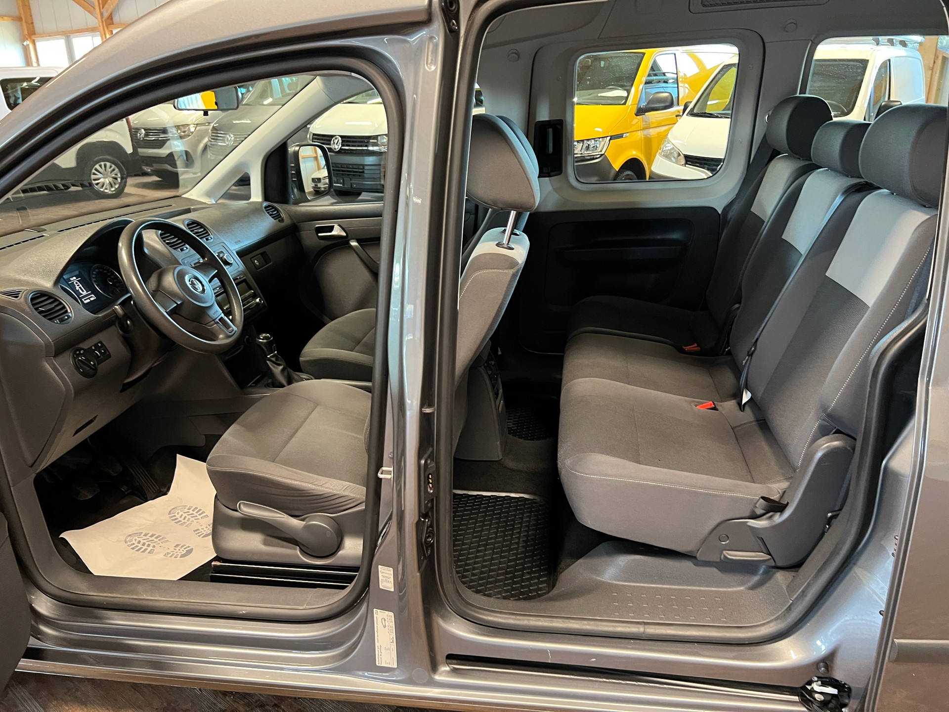 VW Caddy 2.0 TDI 4Motion Trendline-image-9
