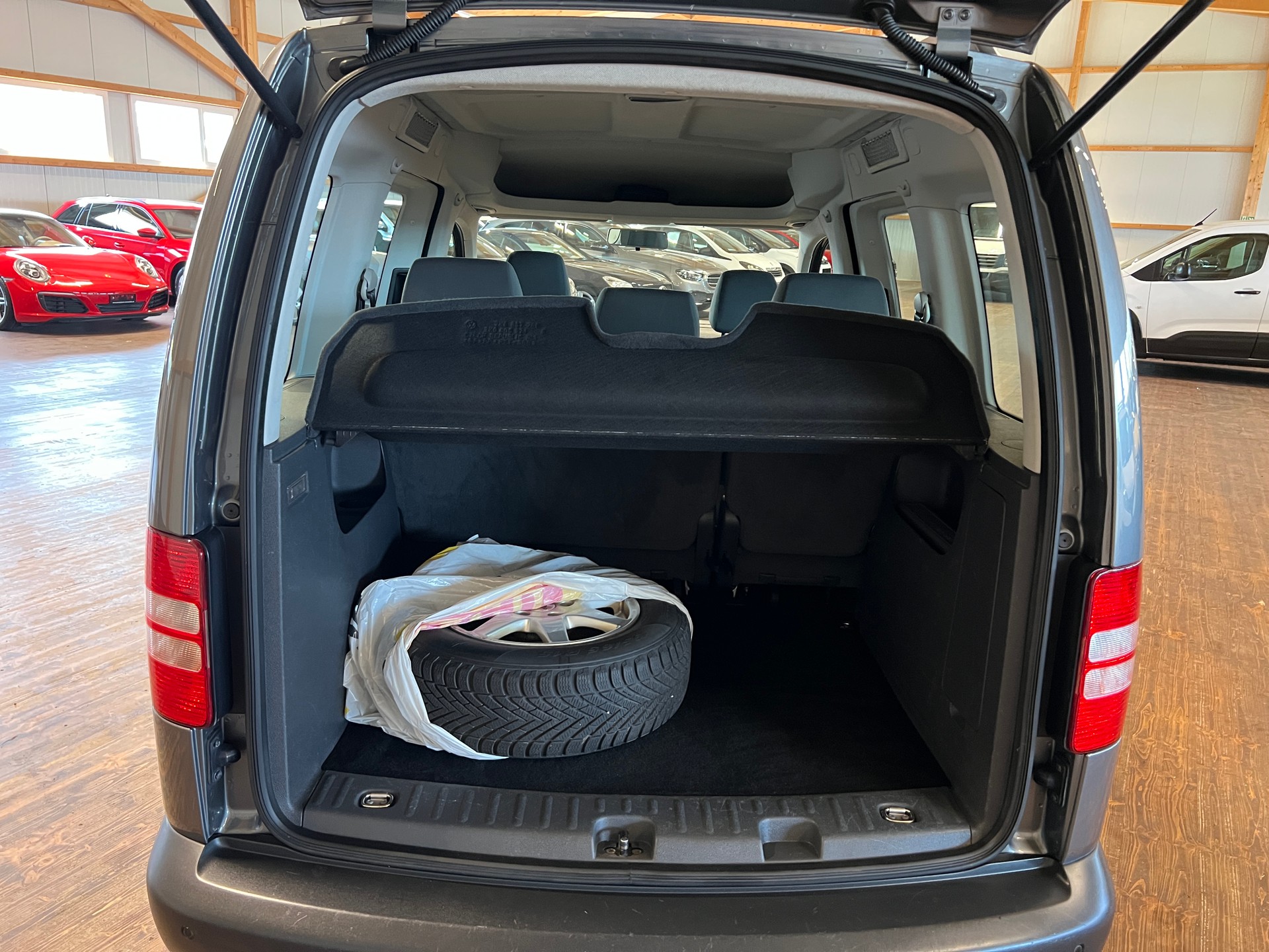 VW Caddy 2.0 TDI 4Motion Trendline-image-14