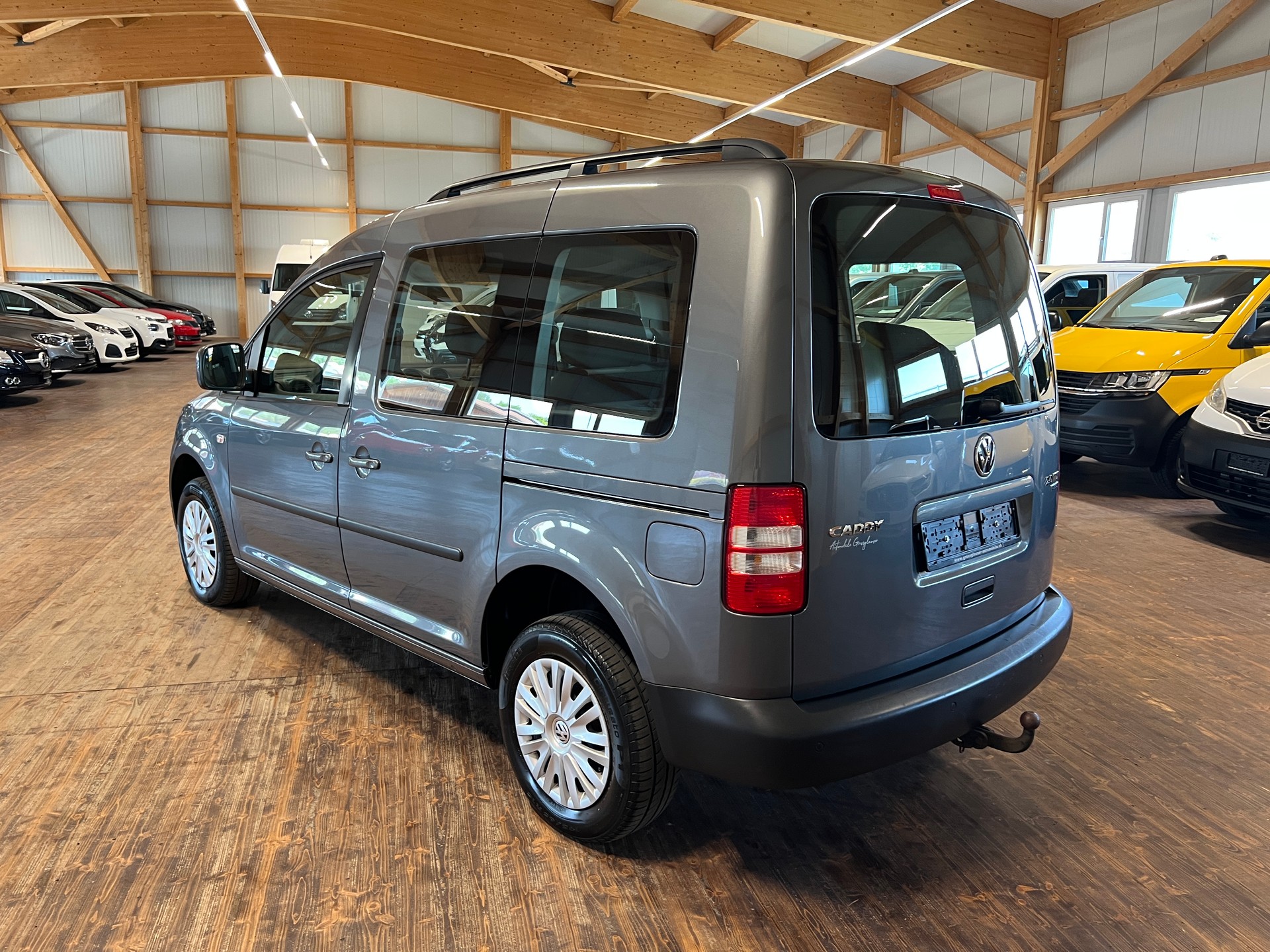 VW Caddy 2.0 TDI 4Motion Trendline-image-6