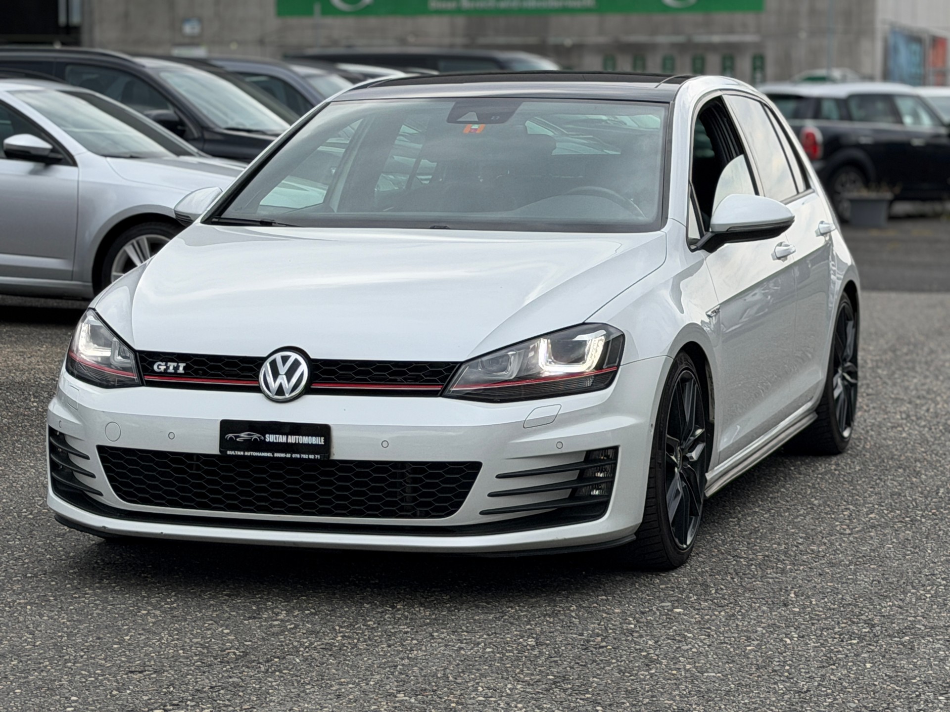 VW Golf 2.0 TSI GTI Performance-image-1