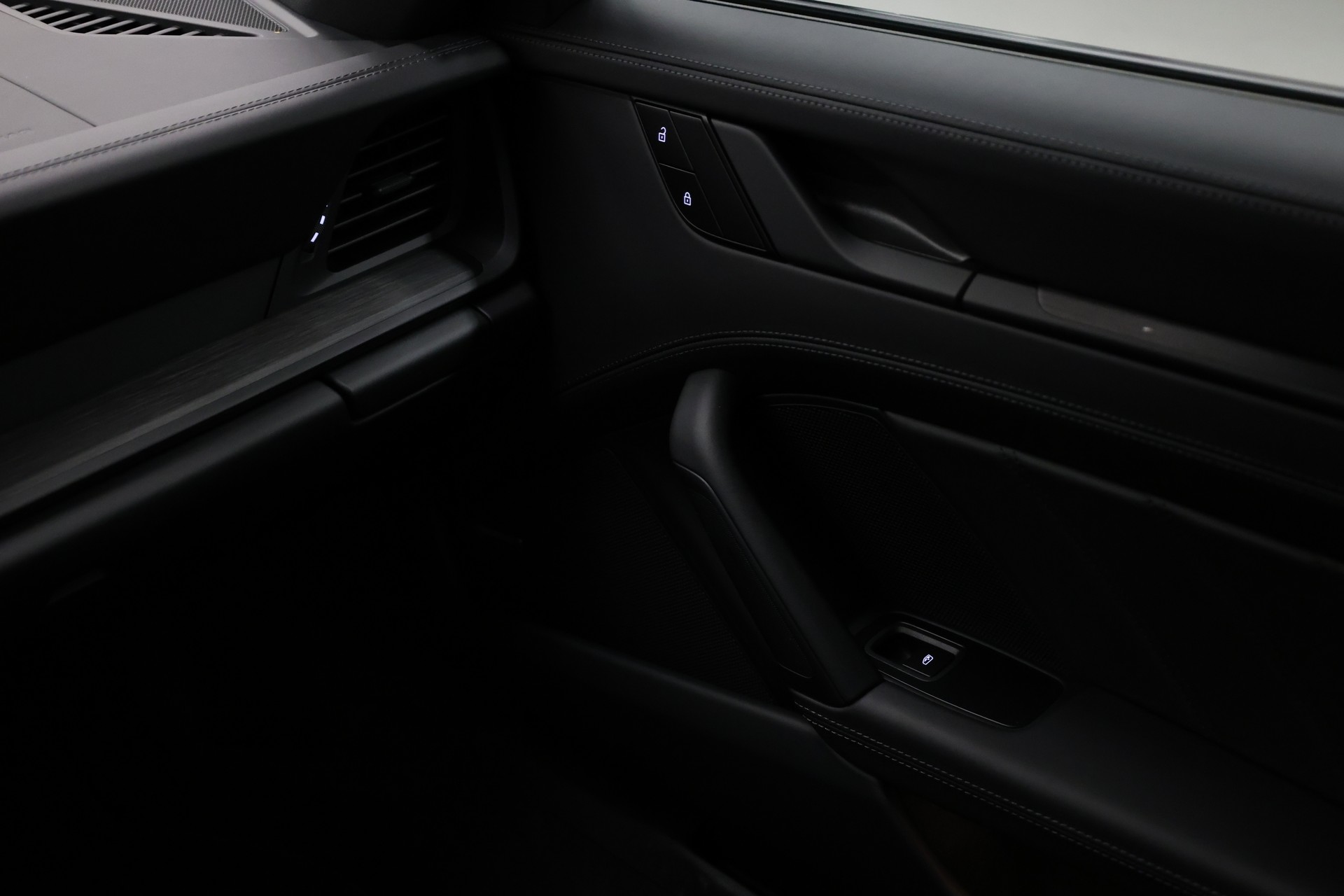PORSCHE 911 Coupé 3.0 Carrera 4 GTS PDK-image-25