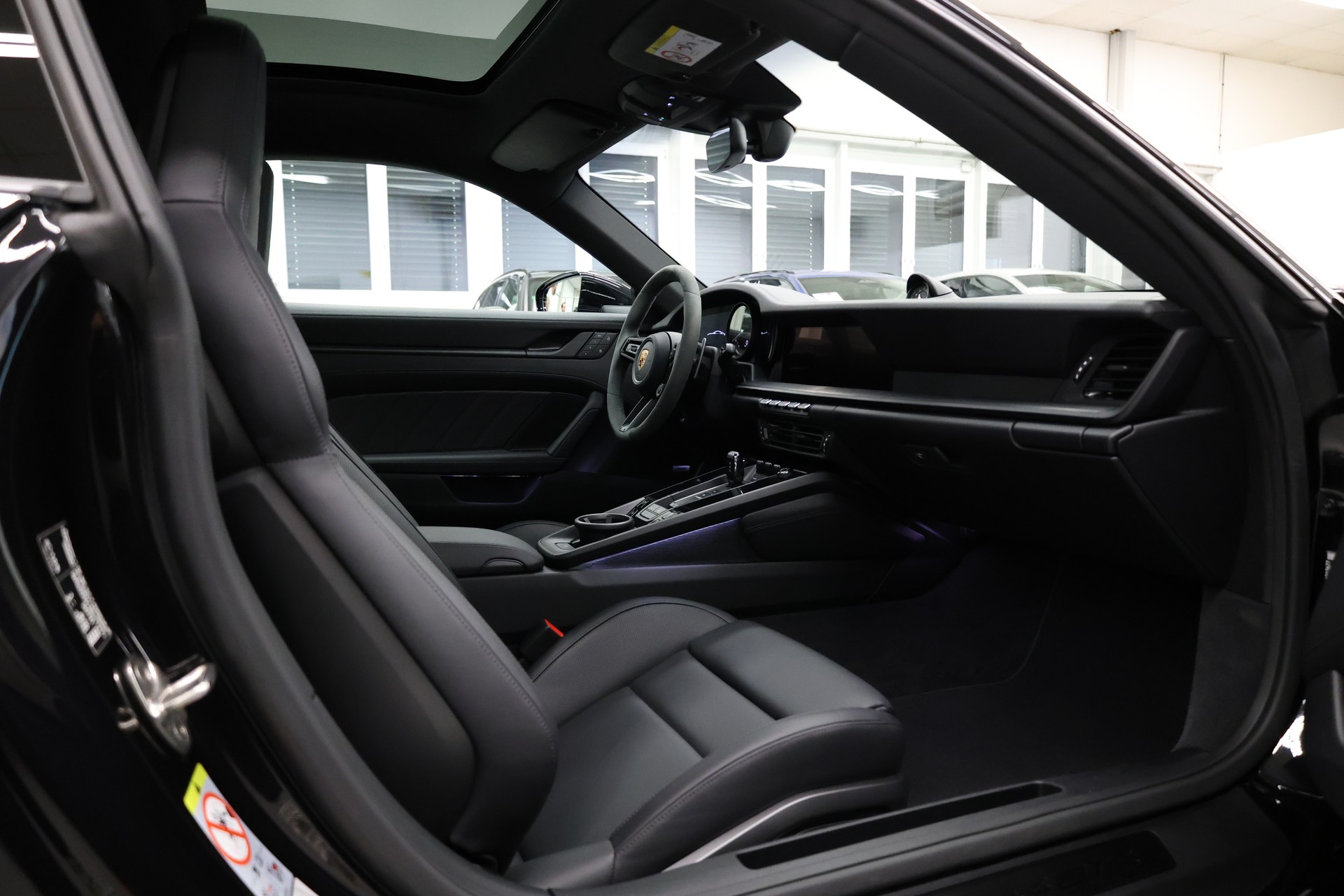 PORSCHE 911 Coupé 3.0 Carrera 4 GTS PDK-image-19