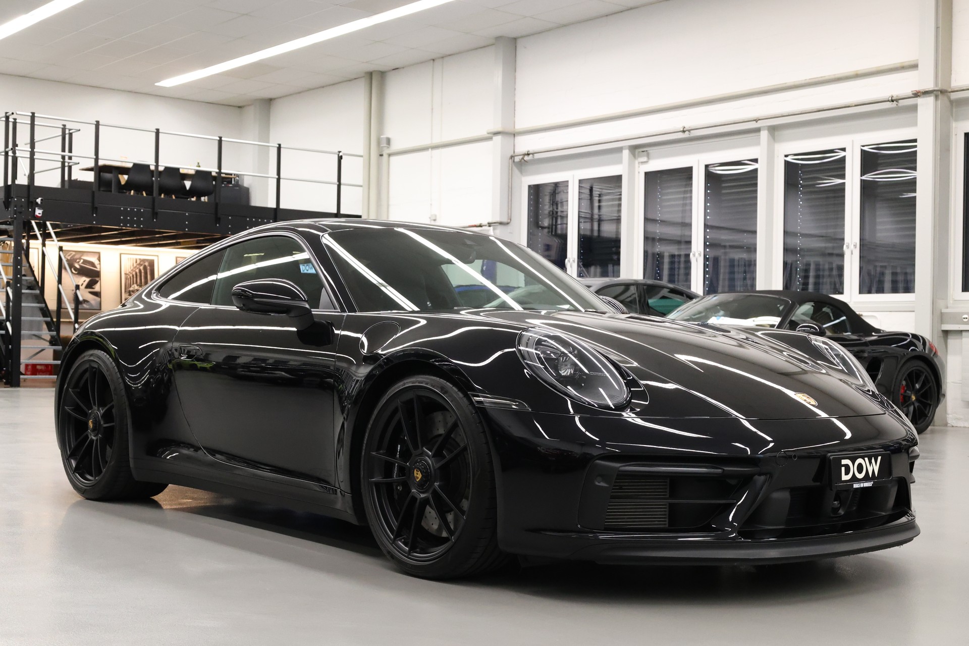 PORSCHE 911 Coupé 3.0 Carrera 4 GTS PDK-showroom-element-1