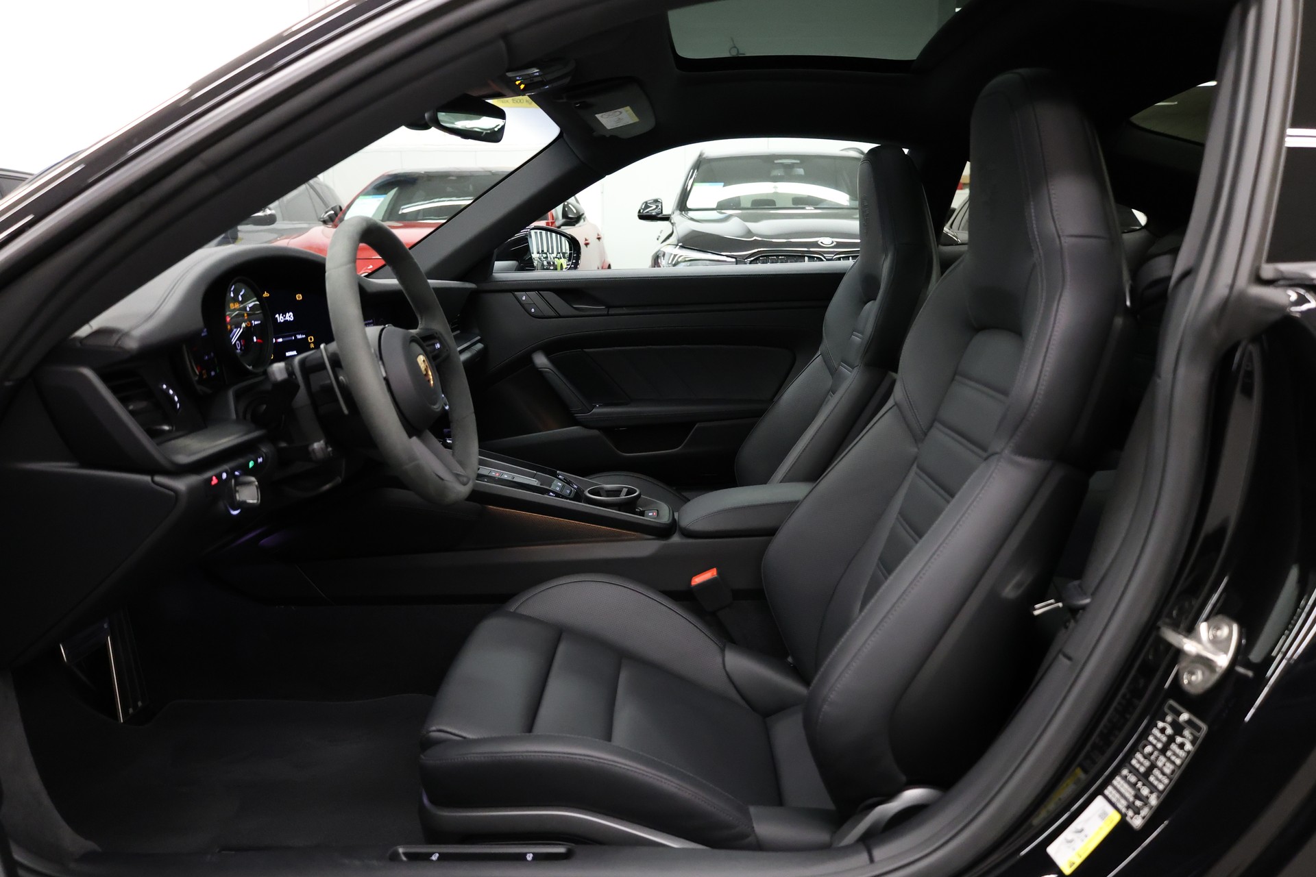 PORSCHE 911 Coupé 3.0 Carrera 4 GTS PDK-image-18