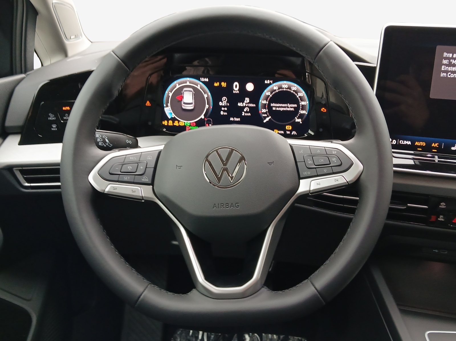VW Golf 1.5 e TSI mHEV United DSG-image-9